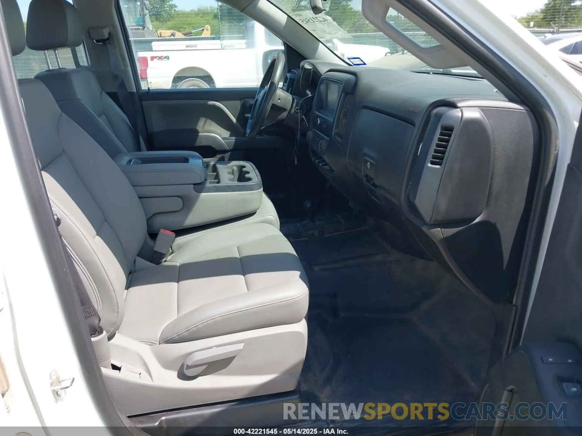 5 fotografías del automóvil dañado 2GCVKNECXK1164038 CHEVROLET SILVERADO 1500 LD 2019