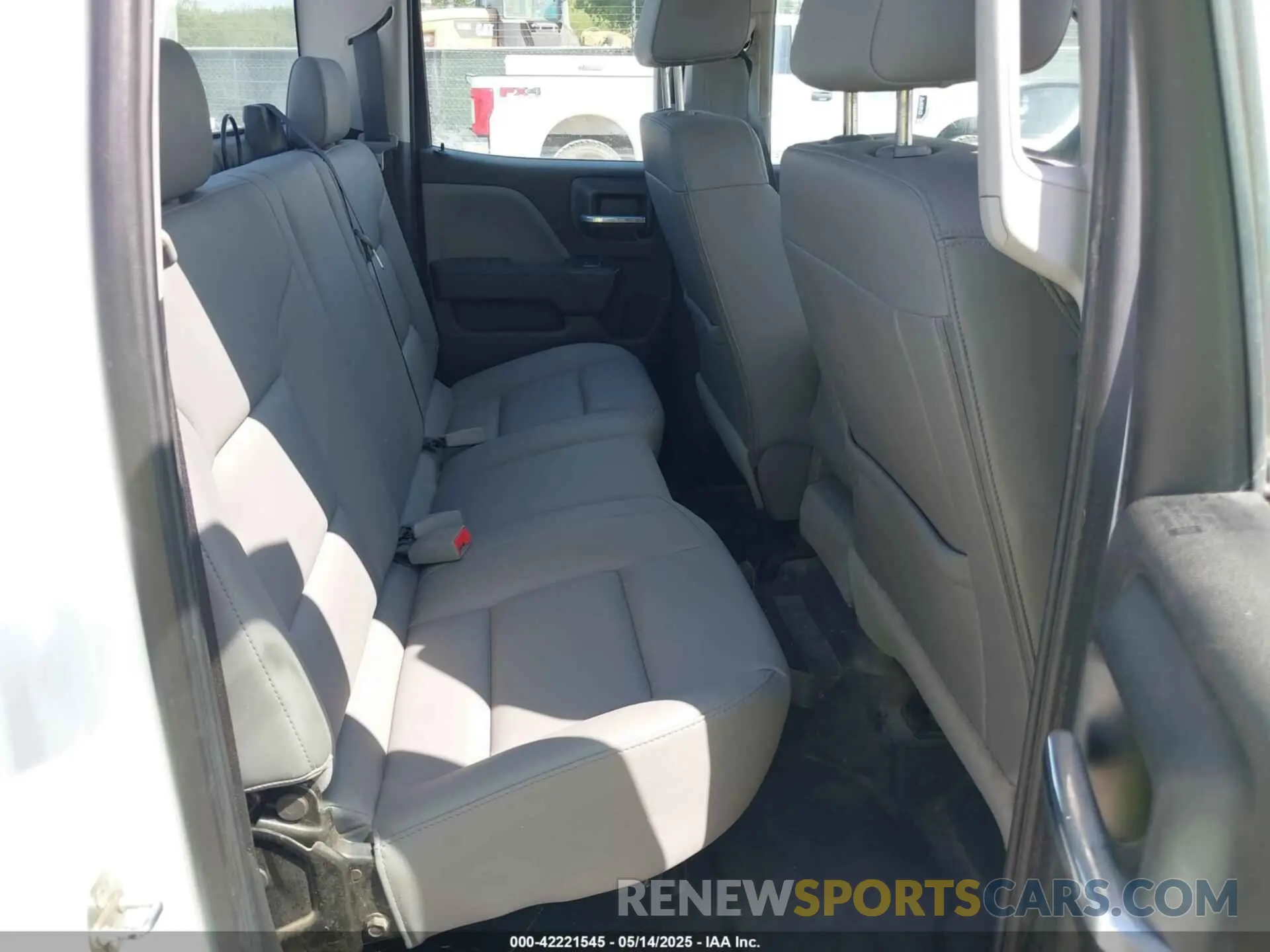 8 fotografías del automóvil dañado 2GCVKNECXK1164038 CHEVROLET SILVERADO 1500 LD 2019