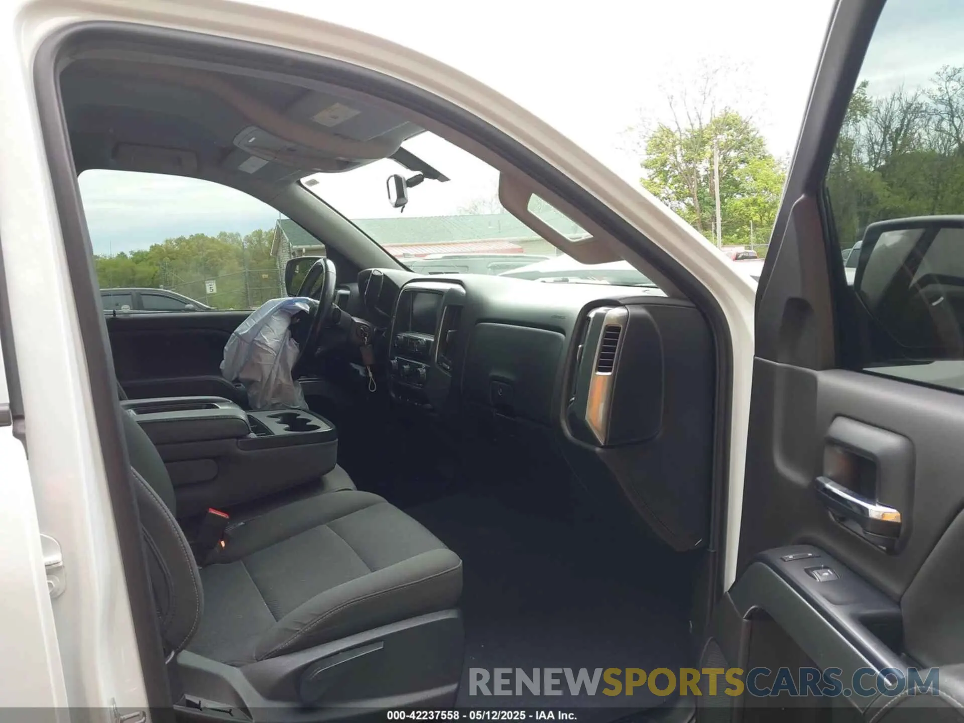 5 fotografías del automóvil dañado 2GCVKPEC1K1201750 CHEVROLET SILVERADO 1500 LD 2019