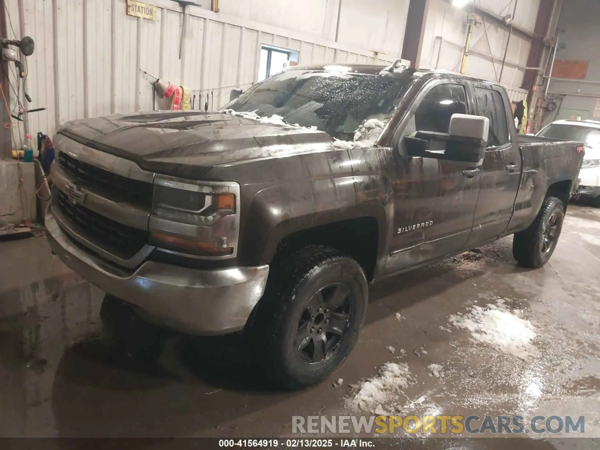 2 fotografías del automóvil dañado 2GCVKPECXK1120052 CHEVROLET SILVERADO 1500 LD 2019