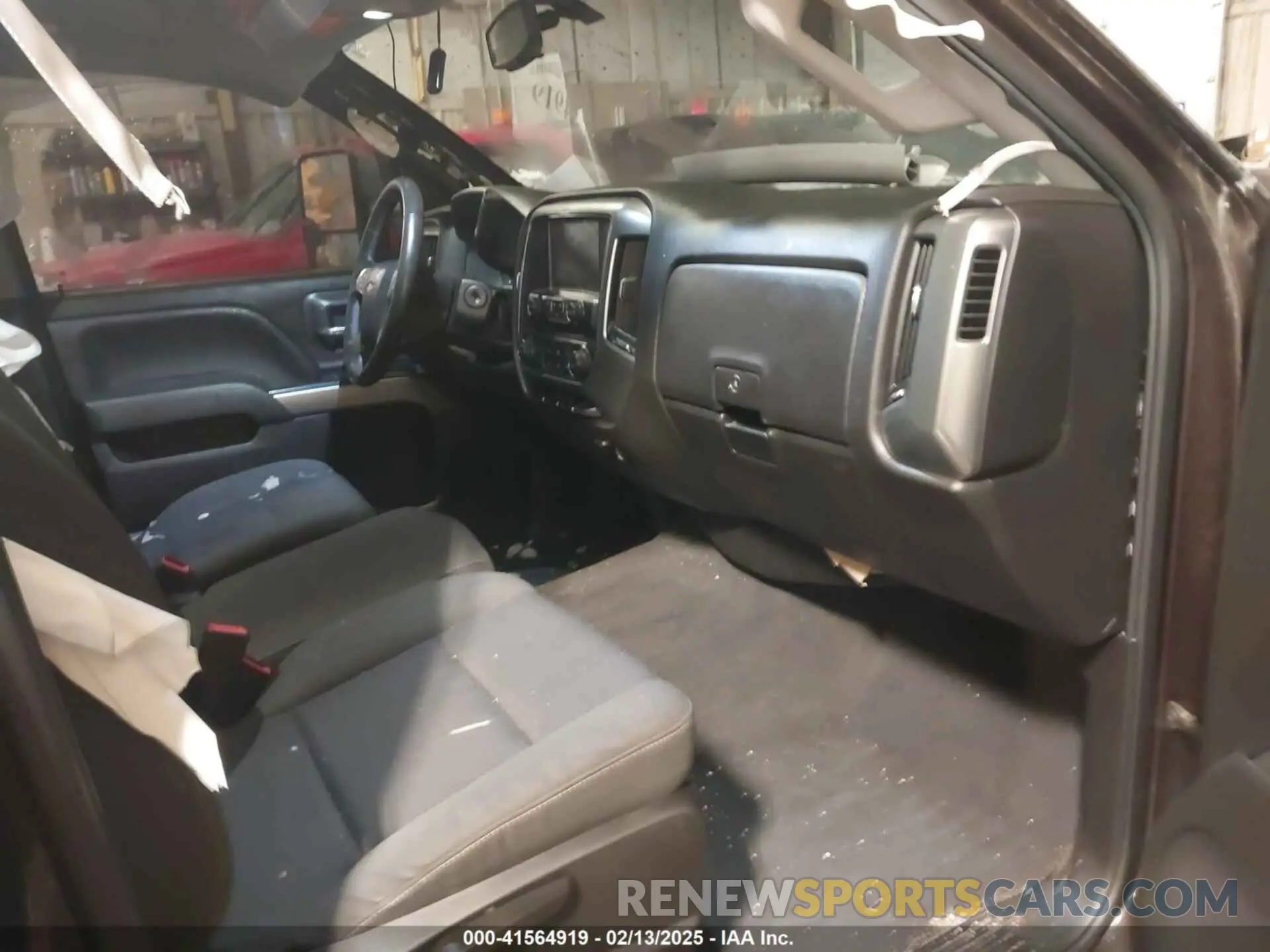 5 fotografías del automóvil dañado 2GCVKPECXK1120052 CHEVROLET SILVERADO 1500 LD 2019