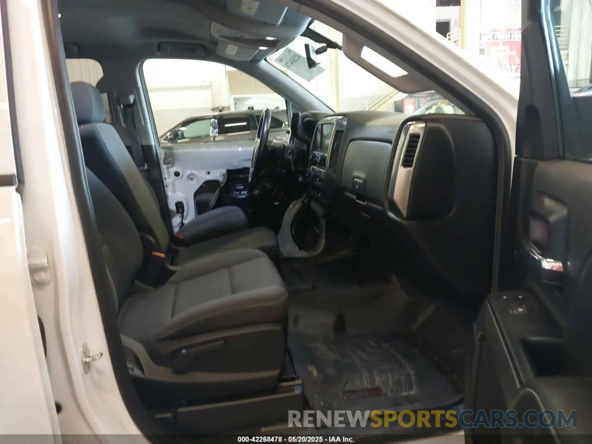 5 fotografías del automóvil dañado 2GCVKPECXK1121556 CHEVROLET SILVERADO 1500 LD 2019