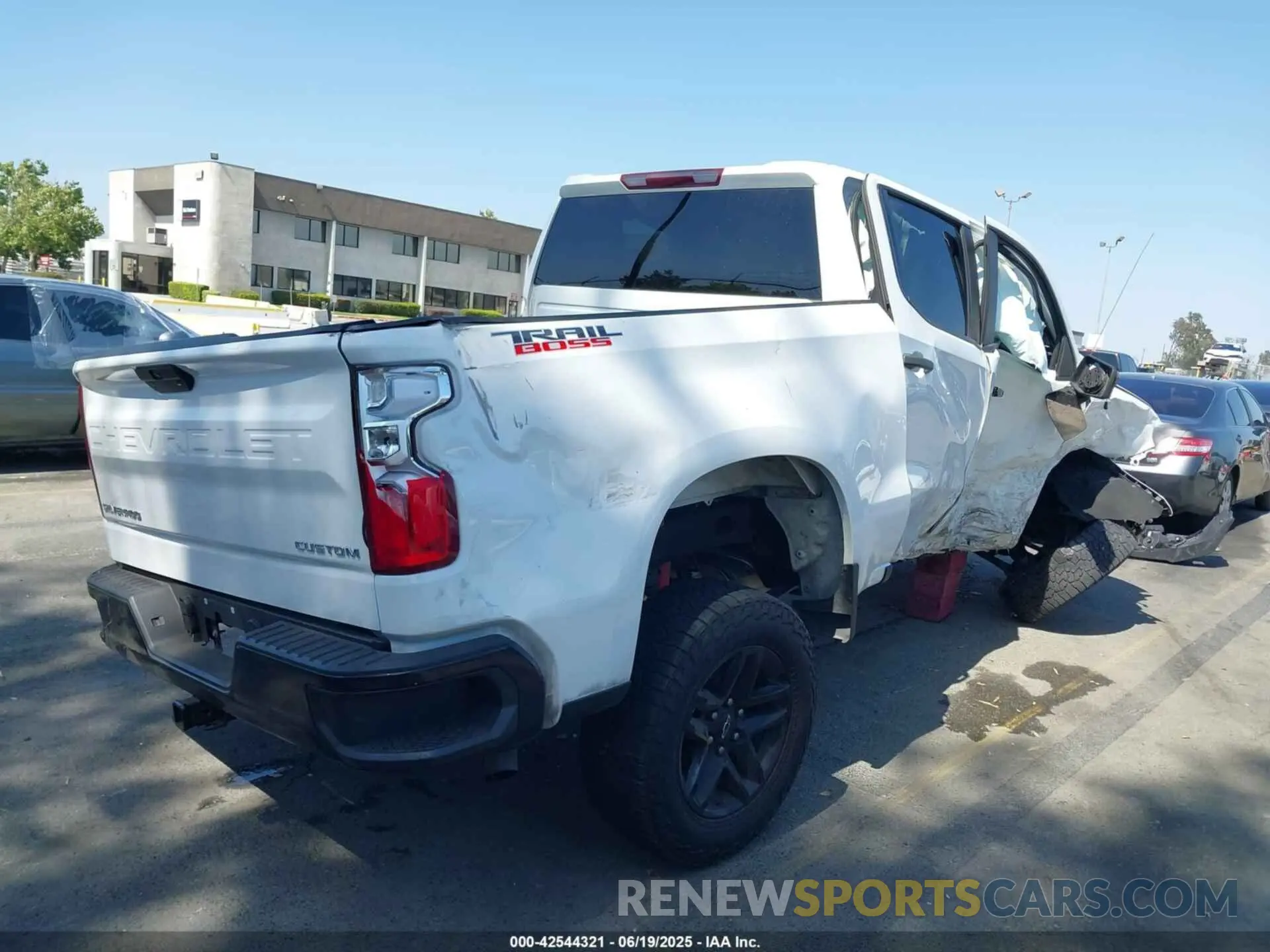 4 fotografías del automóvil dañado 3GCPYCEK4NG118395 CHEVROLET SILVERADO 1500 LTD 2022