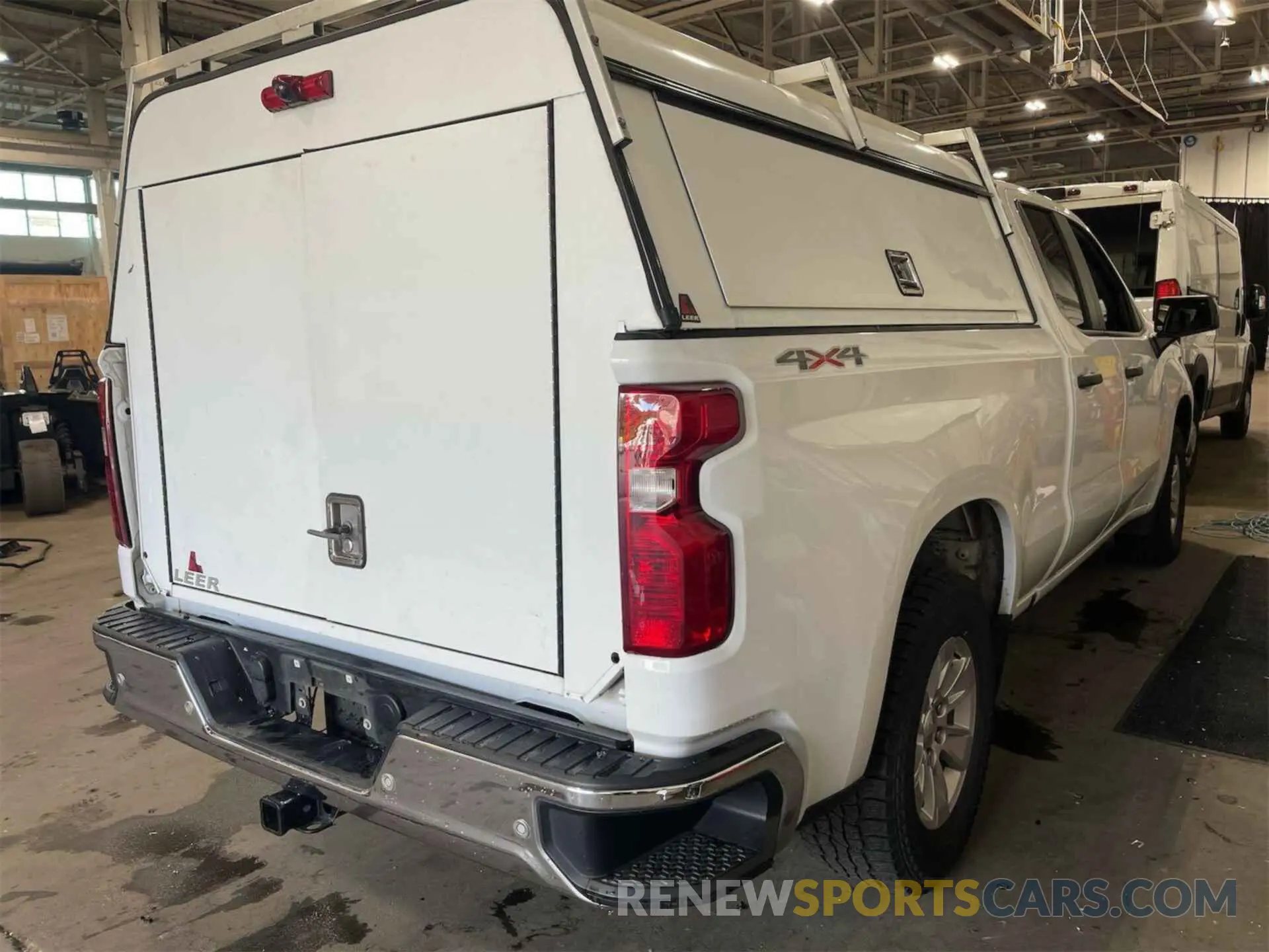 2 fotografías del automóvil dañado 1GCRYAEF7KZ324807 CHEVROLET SILVERADO 2019