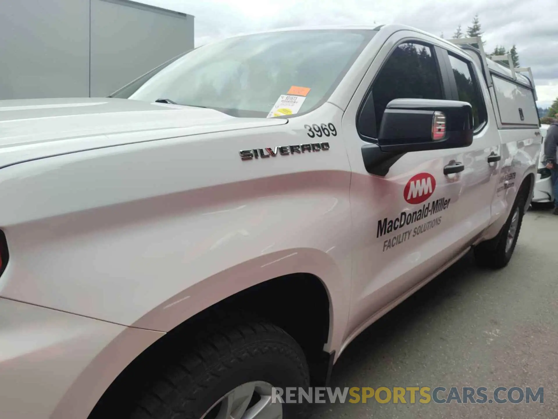 4 fotografías del automóvil dañado 1GCRYAEF7KZ324807 CHEVROLET SILVERADO 2019