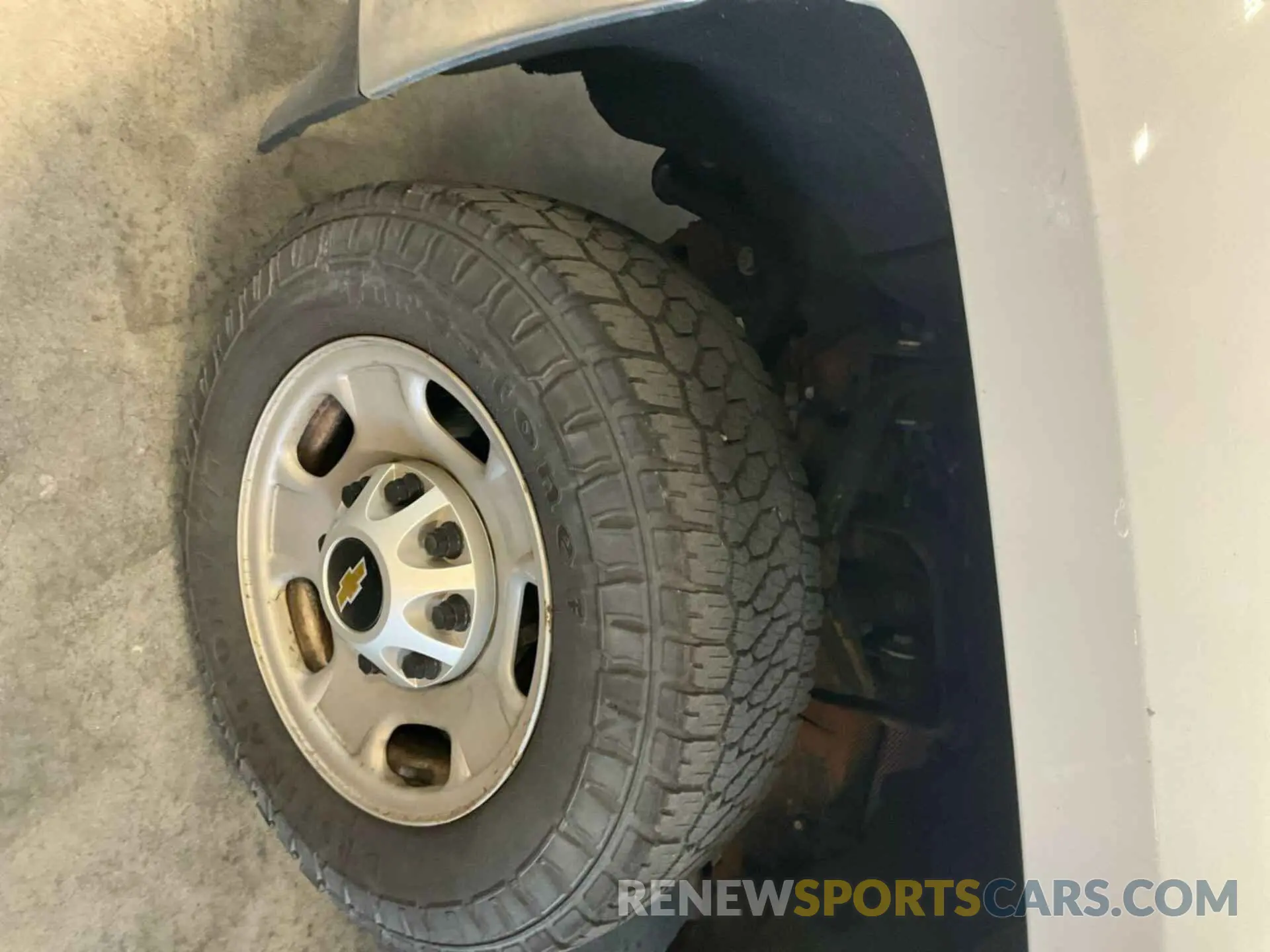 3 fotografías del automóvil dañado 2GC2CREG3K1151920 CHEVROLET SILVERADO 2019