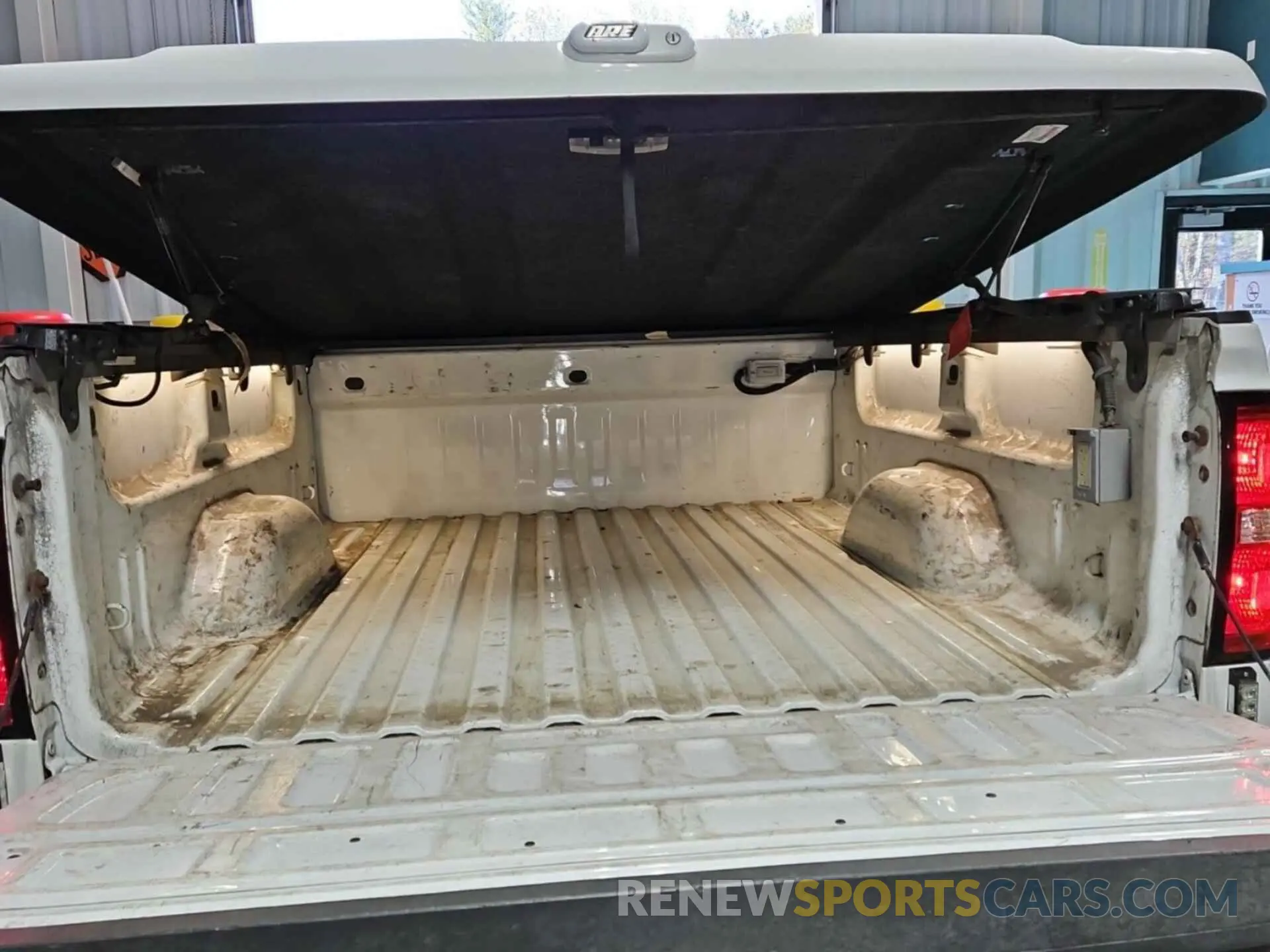 33 fotografías del automóvil dañado 2GC2KREG1K1186409 CHEVROLET SILVERADO 2019