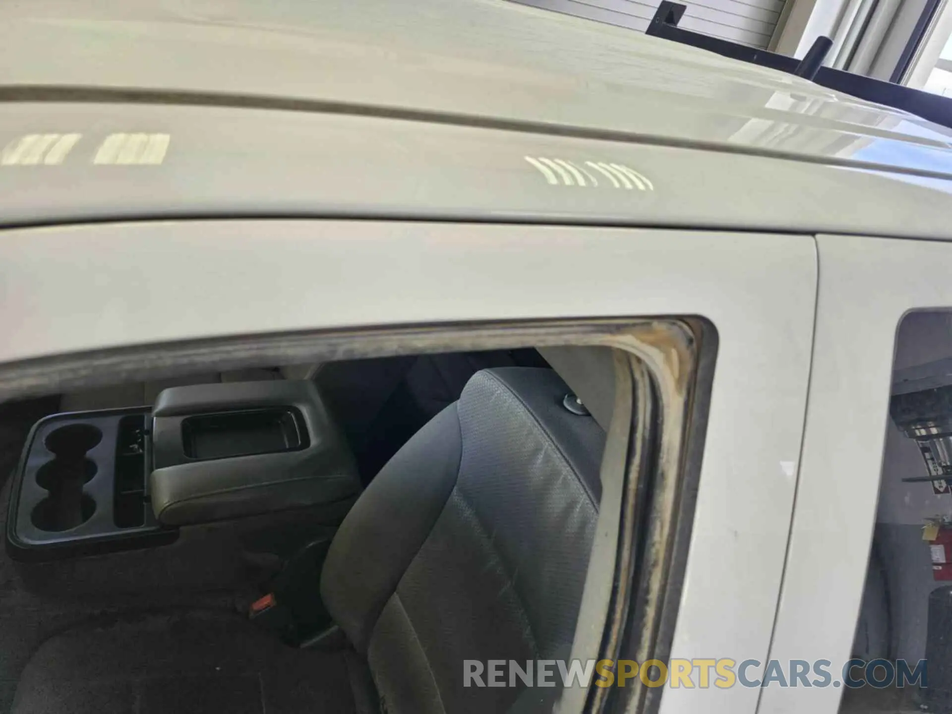 17 fotografías del automóvil dañado 2GC2KREG8K1209197 CHEVROLET SILVERADO 2019