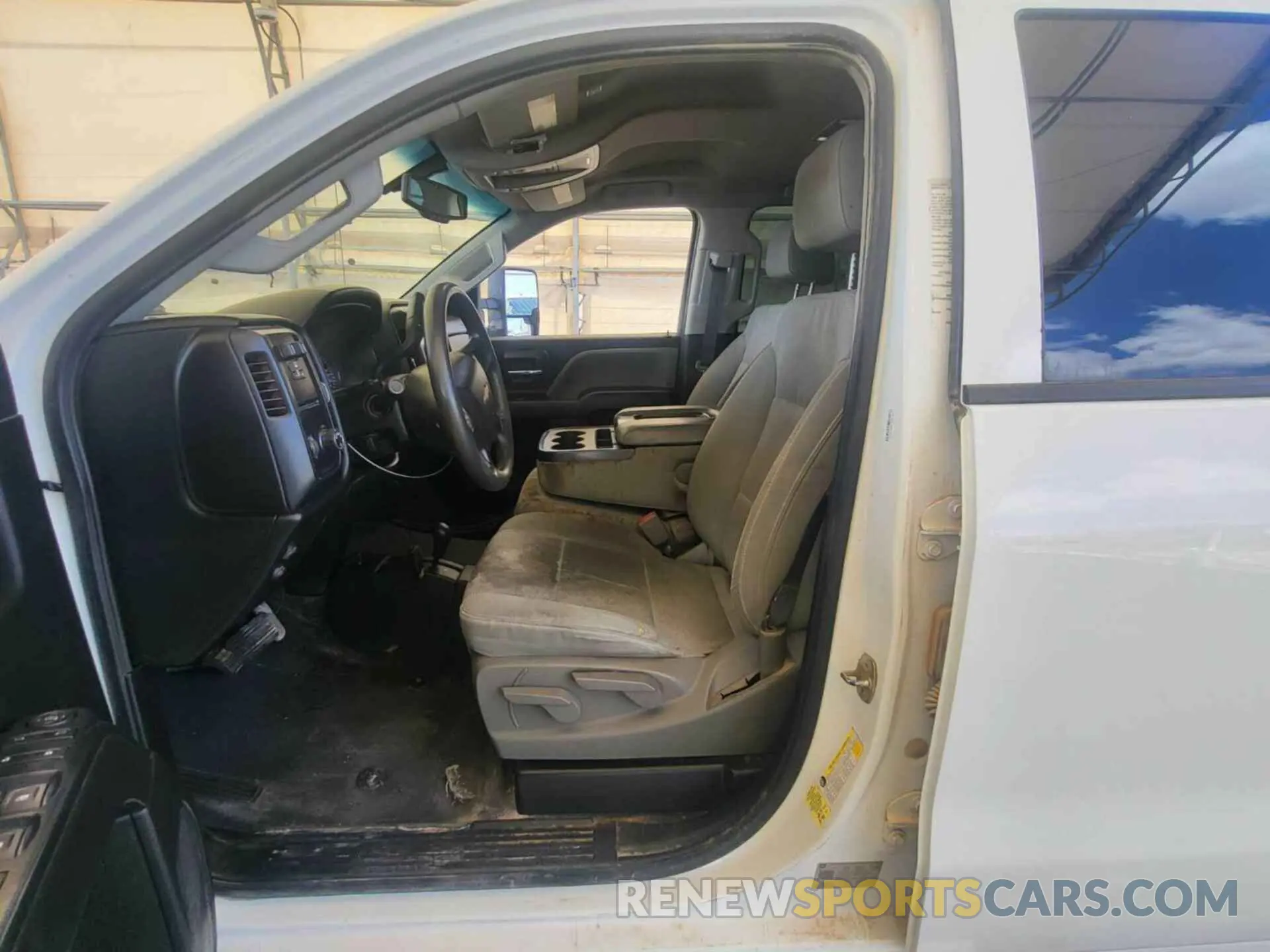 32 fotografías del automóvil dañado 2GC2KREG8K1209197 CHEVROLET SILVERADO 2019