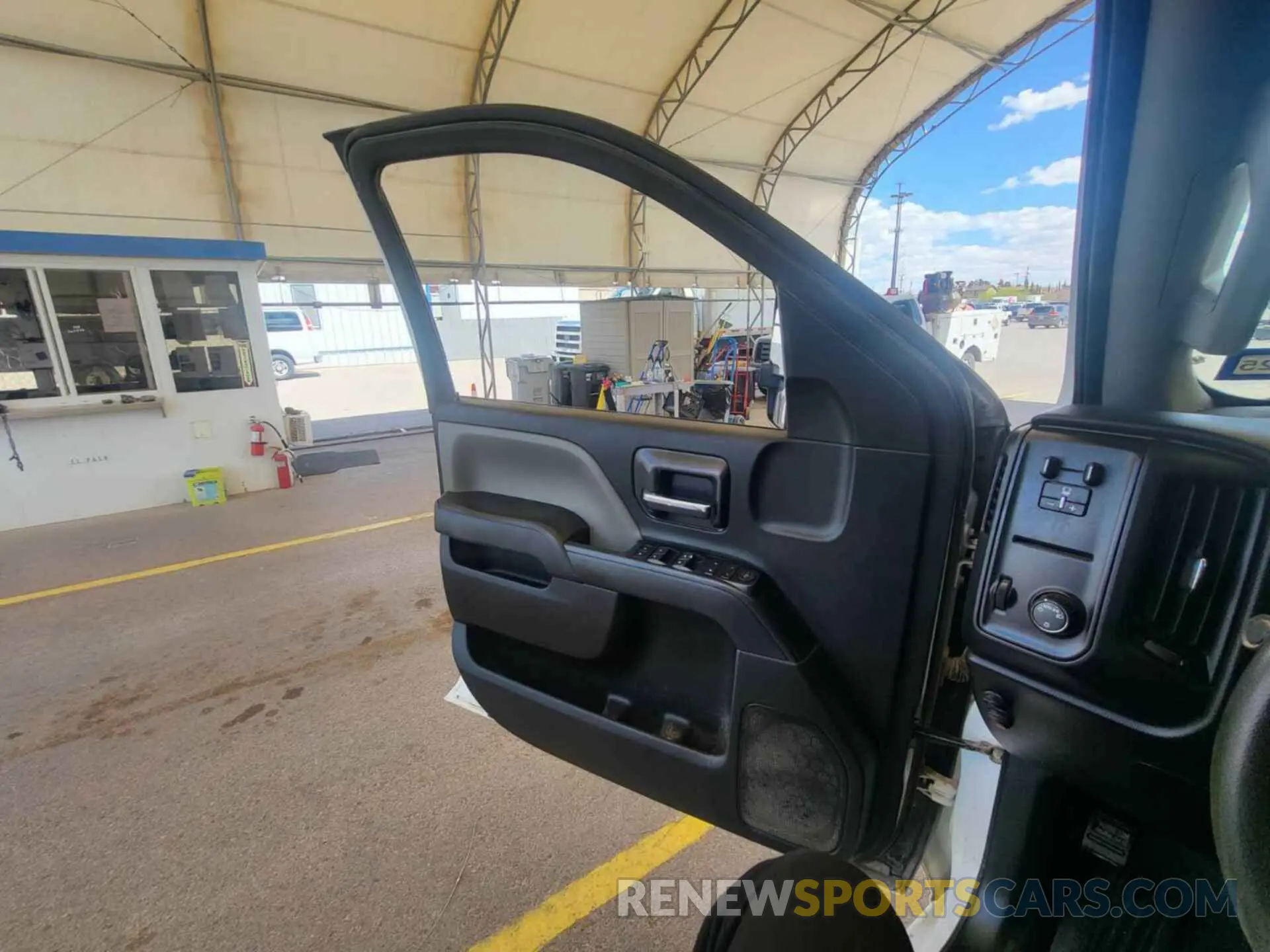 43 fotografías del automóvil dañado 2GC2KREG8K1209197 CHEVROLET SILVERADO 2019
