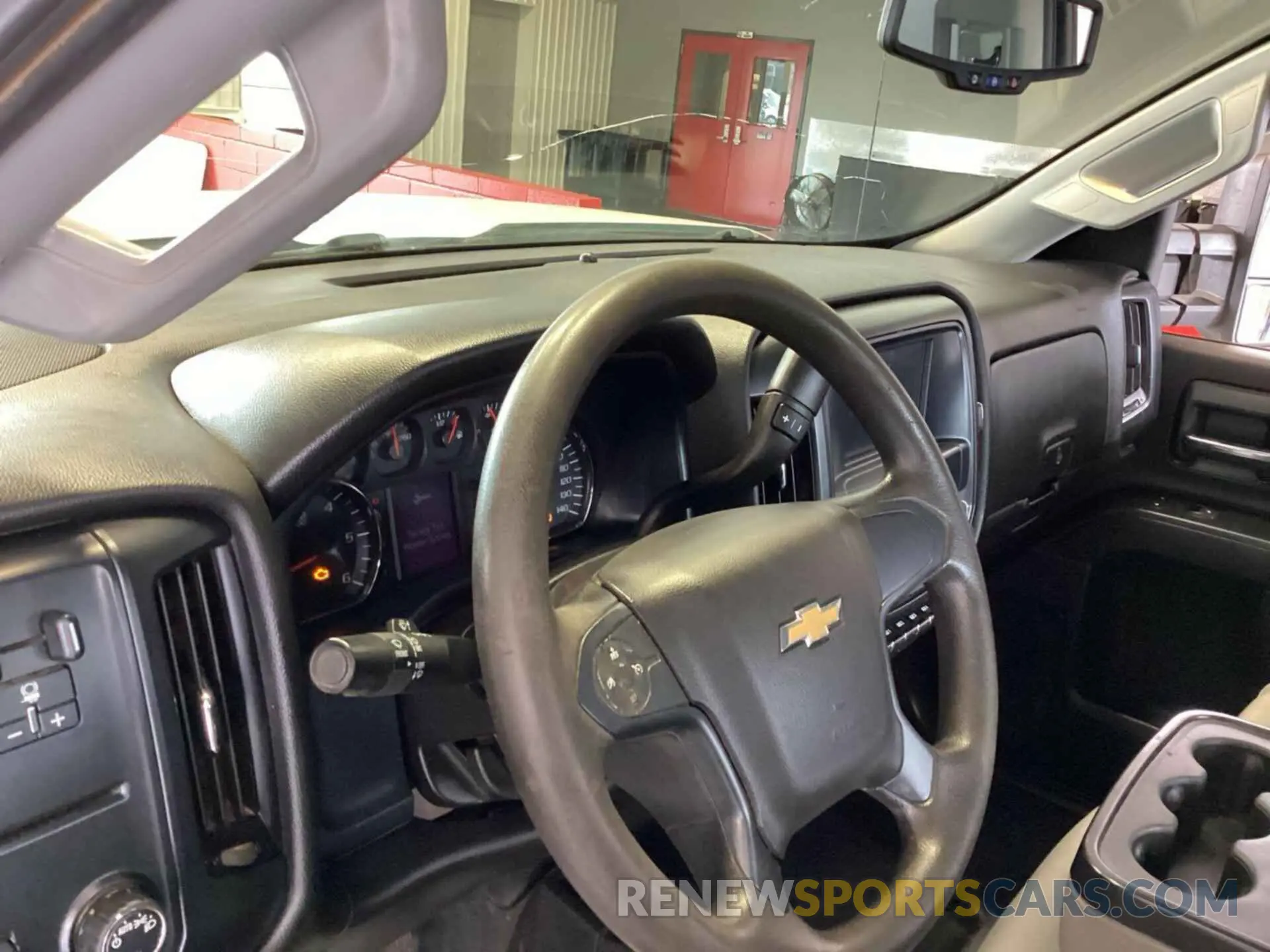 2 fotografías del automóvil dañado 2GC2KREG9K1155599 CHEVROLET SILVERADO 2019