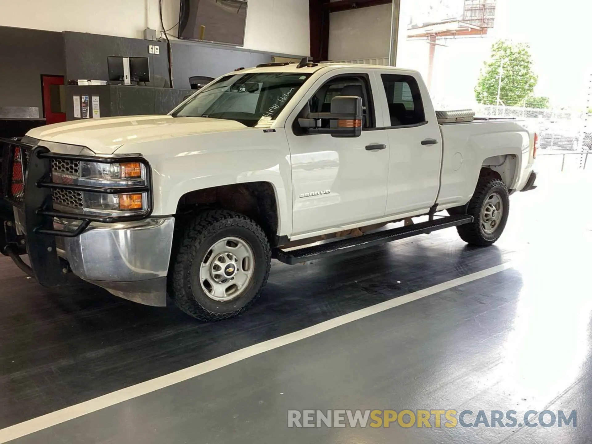 4 fotografías del automóvil dañado 2GC2KREG9K1155599 CHEVROLET SILVERADO 2019