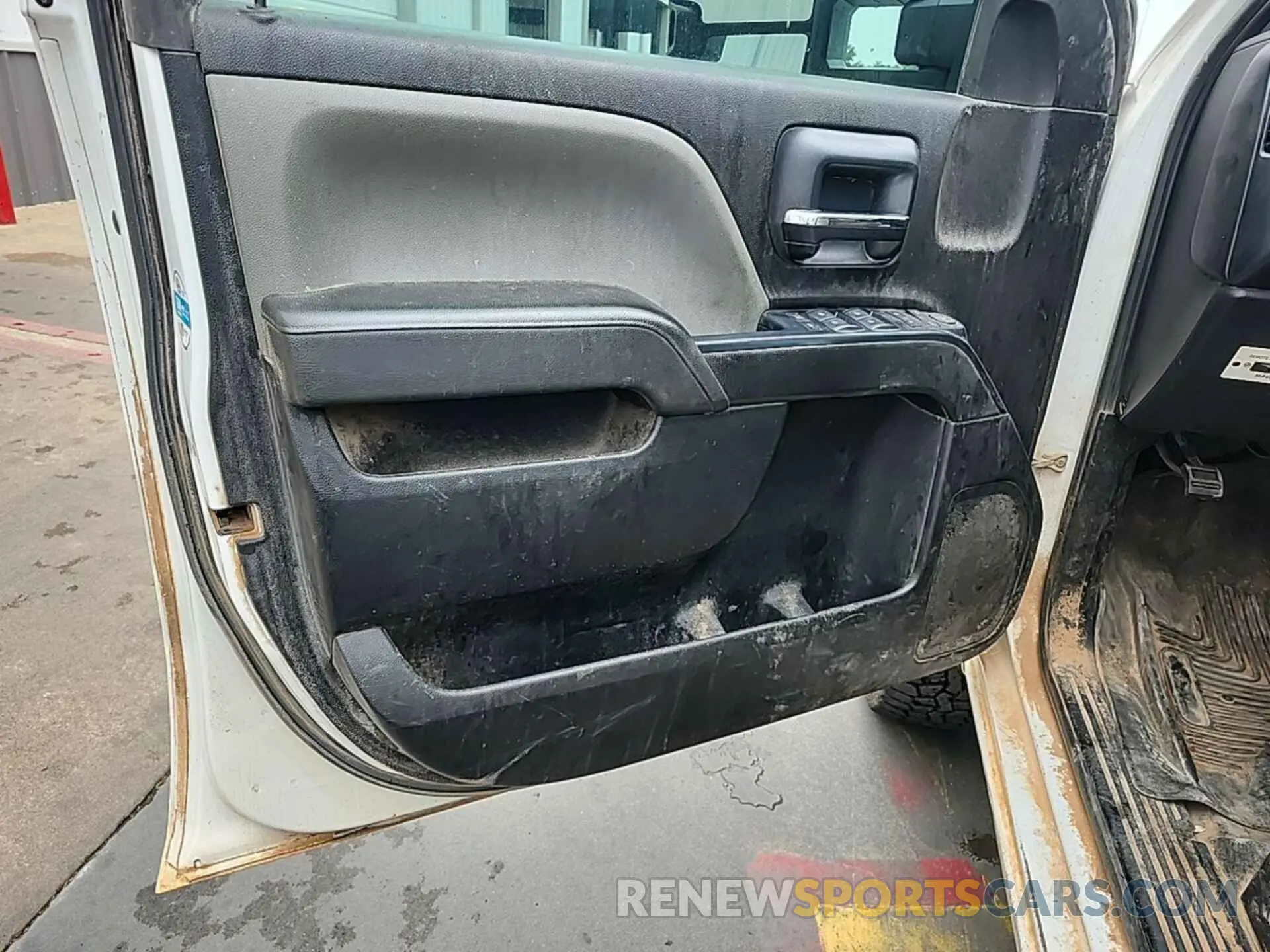 17 fotografías del automóvil dañado 2GC2KREGXK1175330 CHEVROLET SILVERADO 2019