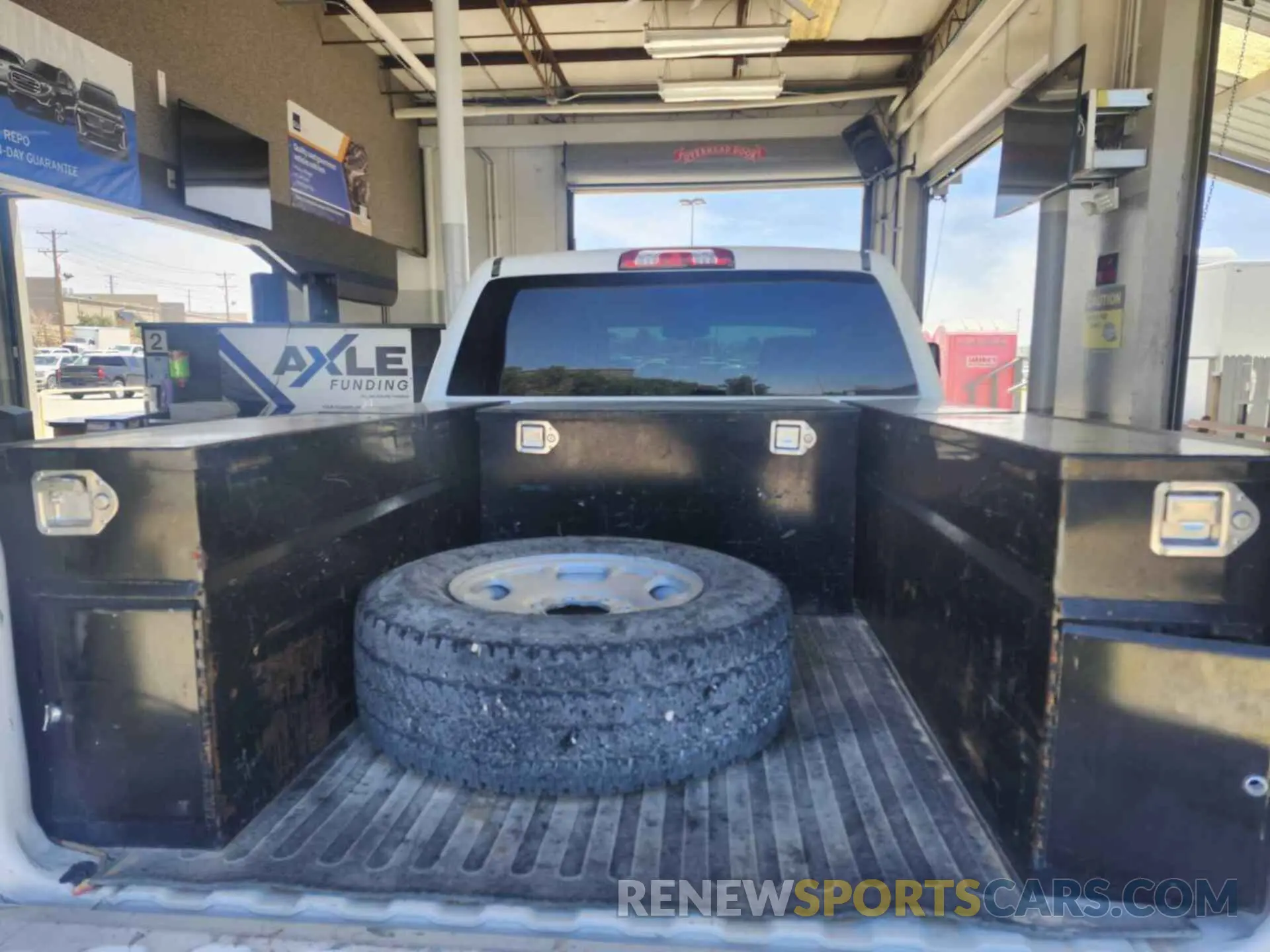 35 fotografías del automóvil dañado 2GC2KSEG4K1208880 CHEVROLET SILVERADO 2019