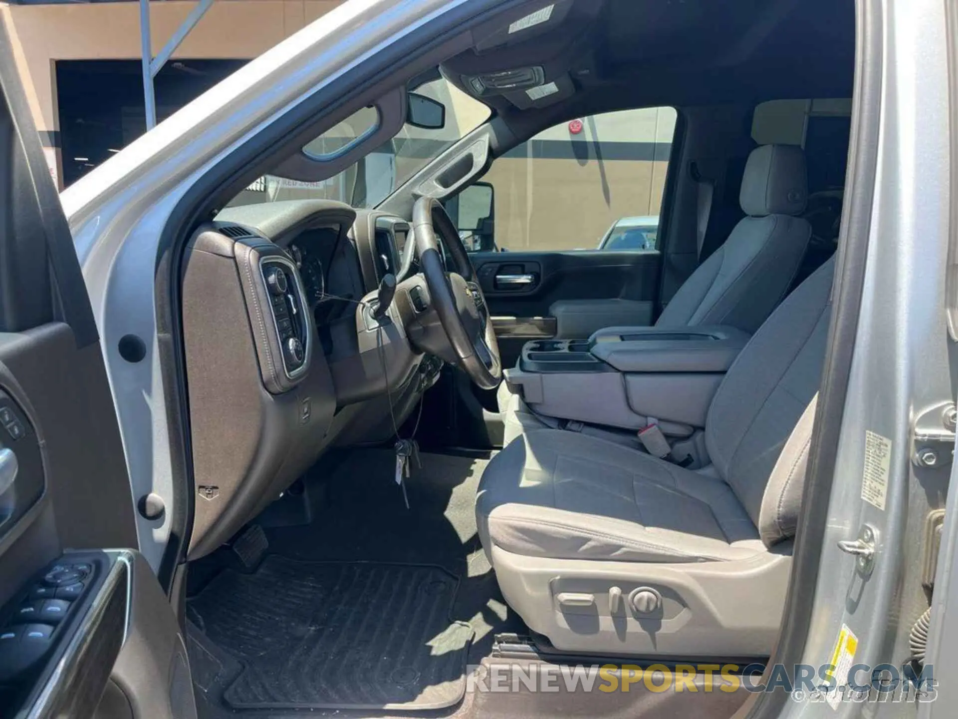 5 fotografías del automóvil dañado 1GC1YNE74LF199099 CHEVROLET SILVERADO 2020