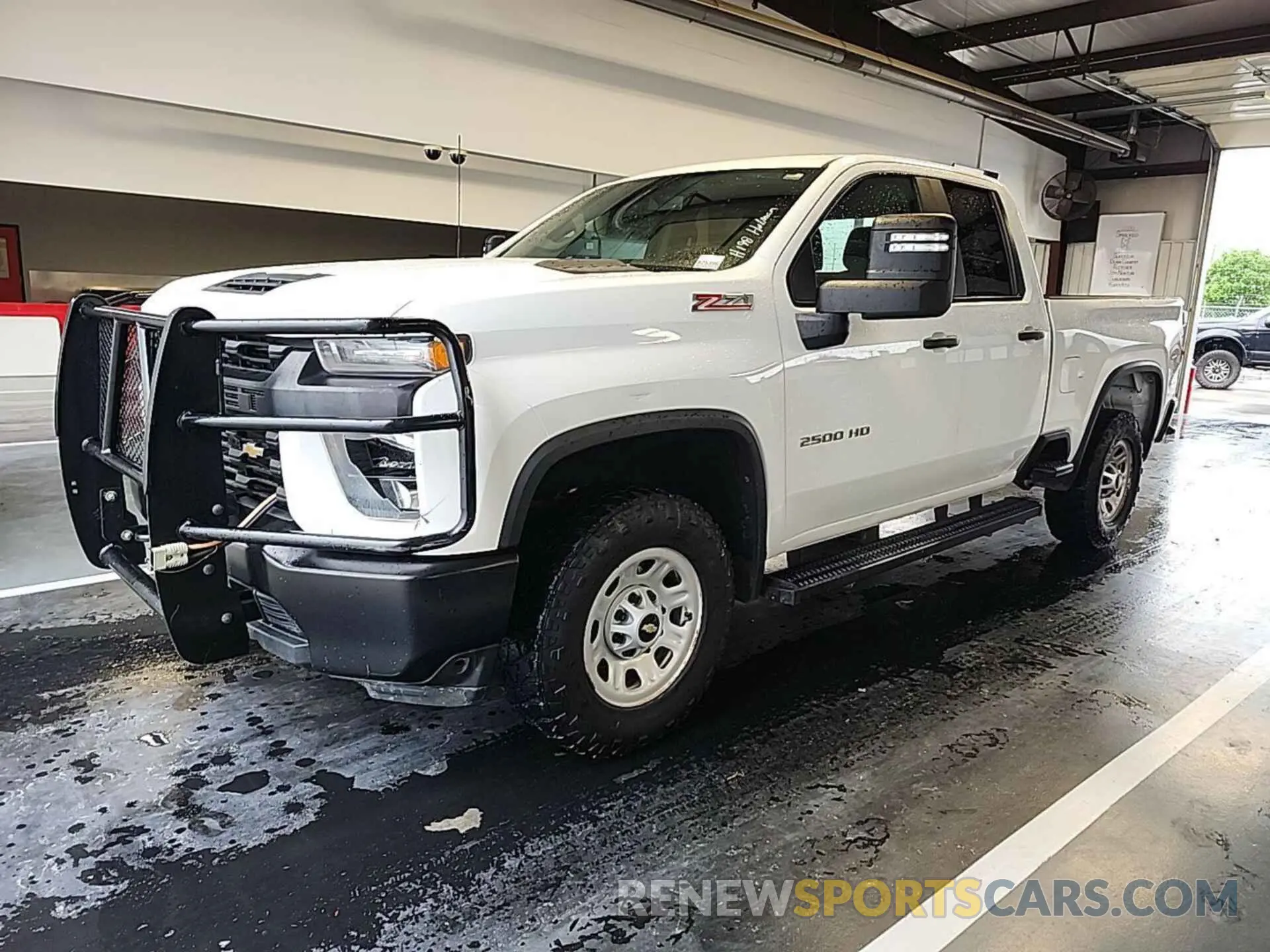 33 fotografías del automóvil dañado 1GC2YLE76LF233469 CHEVROLET SILVERADO 2020
