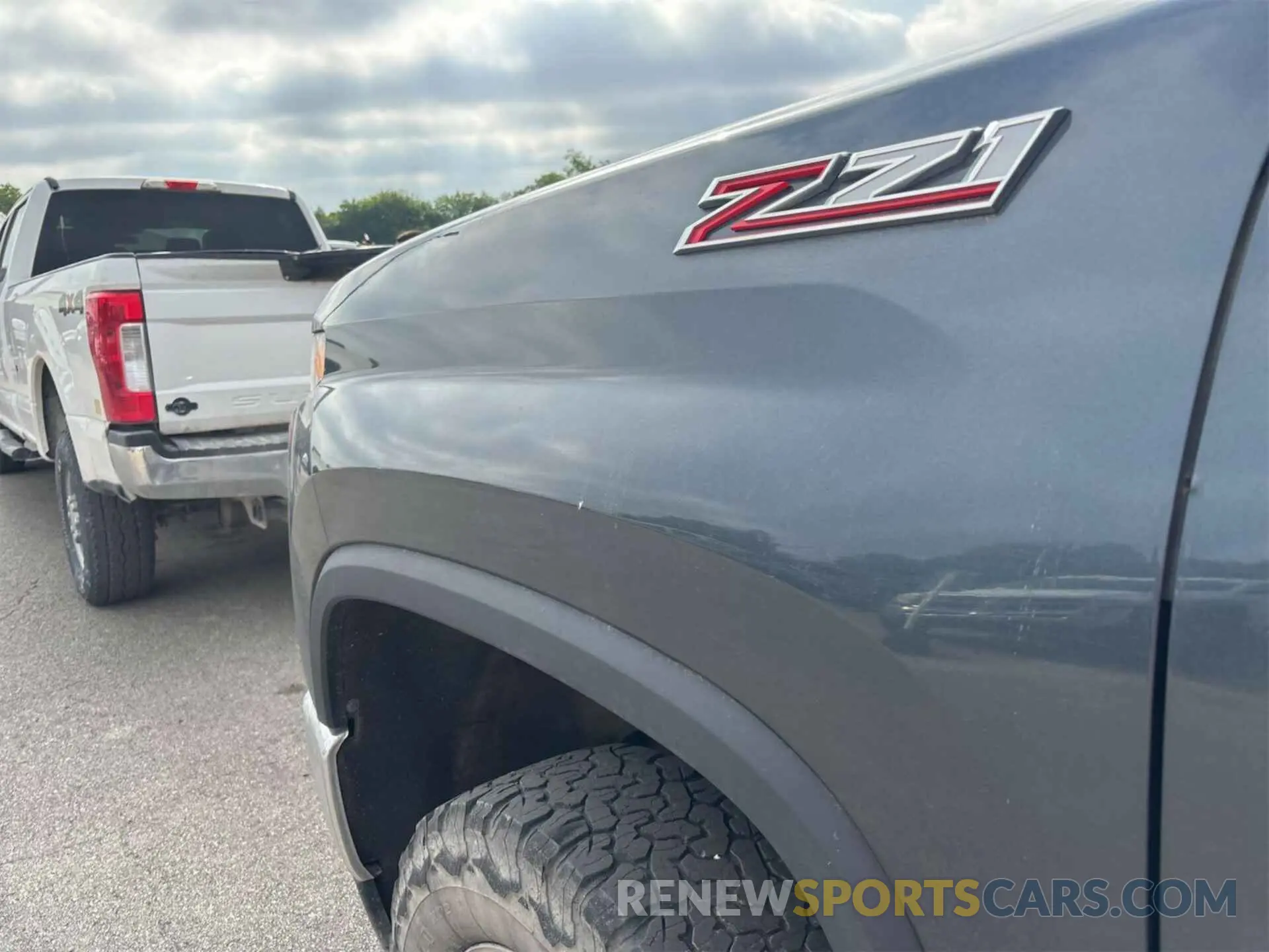 12 fotografías del automóvil dañado 1GC2YLE79LF220053 CHEVROLET SILVERADO 2020