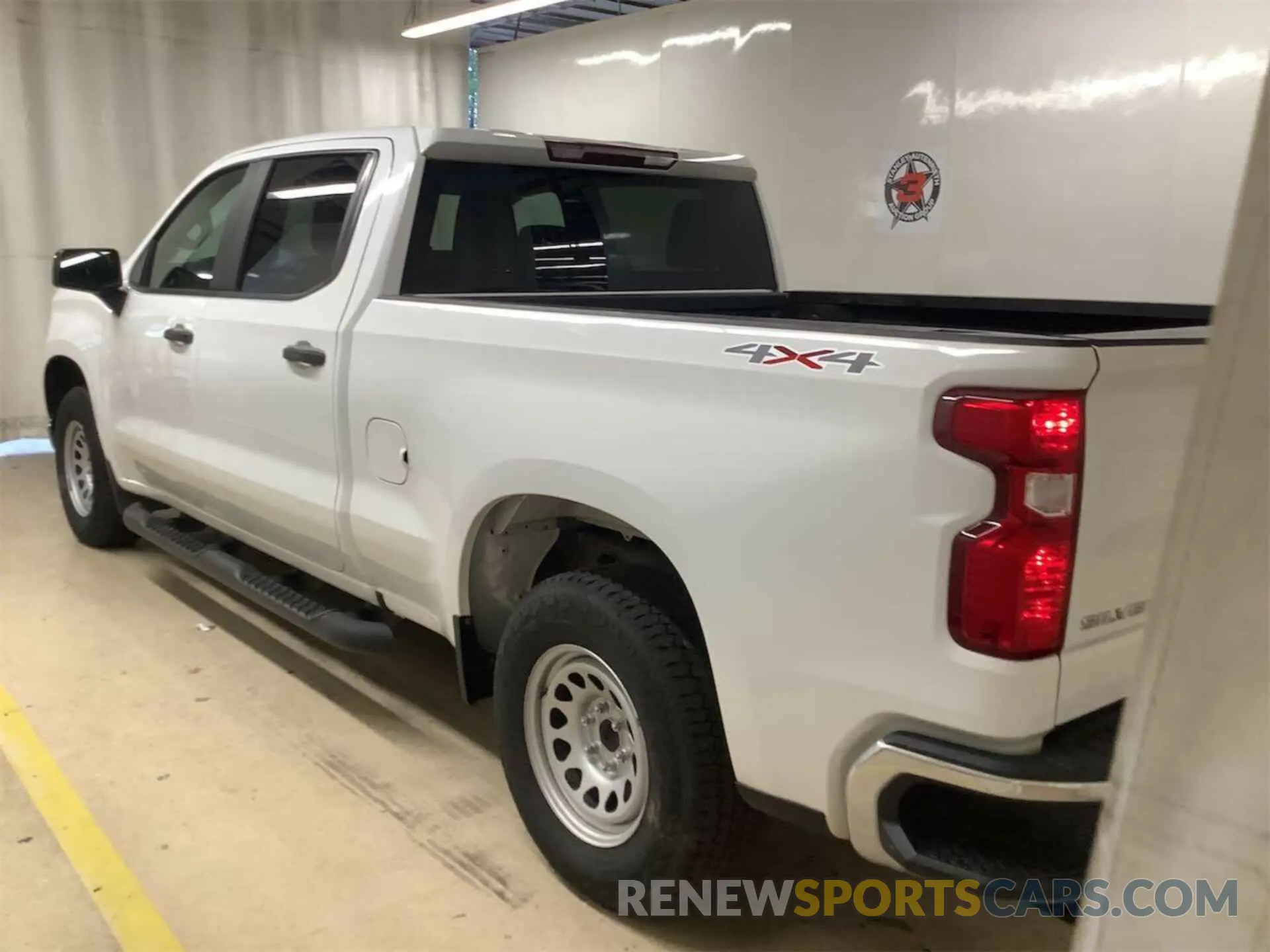 13 fotografías del automóvil dañado 1GCPYAEH8LZ235371 CHEVROLET SILVERADO 2020