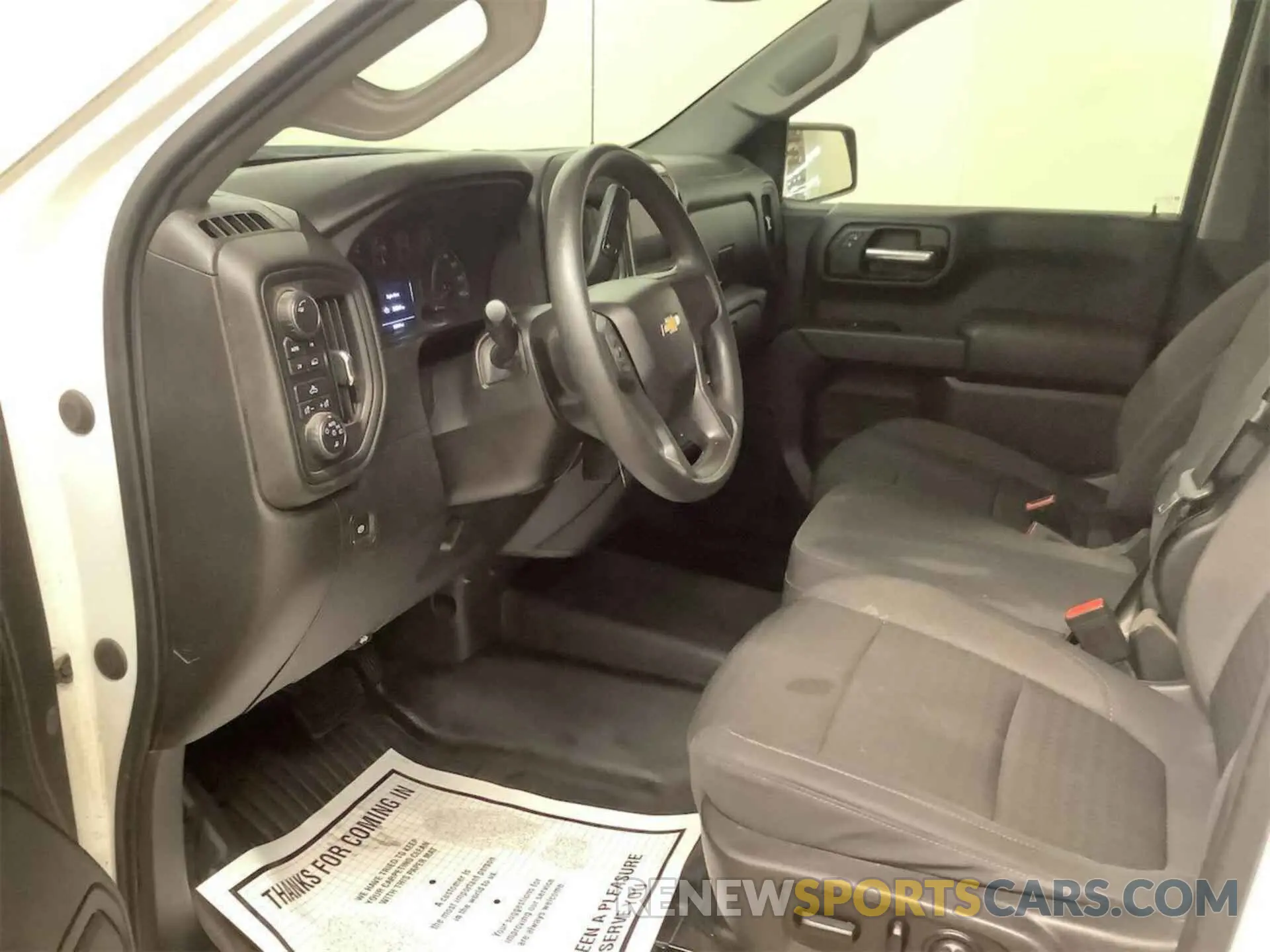 4 fotografías del automóvil dañado 1GCPYAEH8LZ235371 CHEVROLET SILVERADO 2020