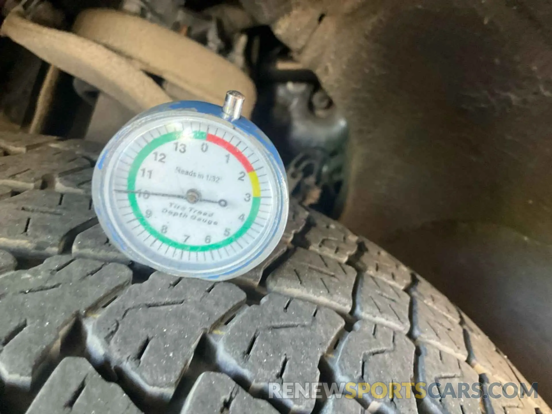5 fotografías del automóvil dañado 1GCPYAEH8LZ235371 CHEVROLET SILVERADO 2020