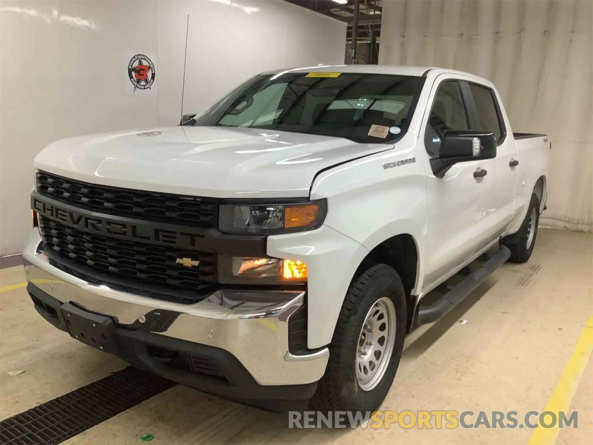 8 fotografías del automóvil dañado 1GCPYAEH8LZ235371 CHEVROLET SILVERADO 2020