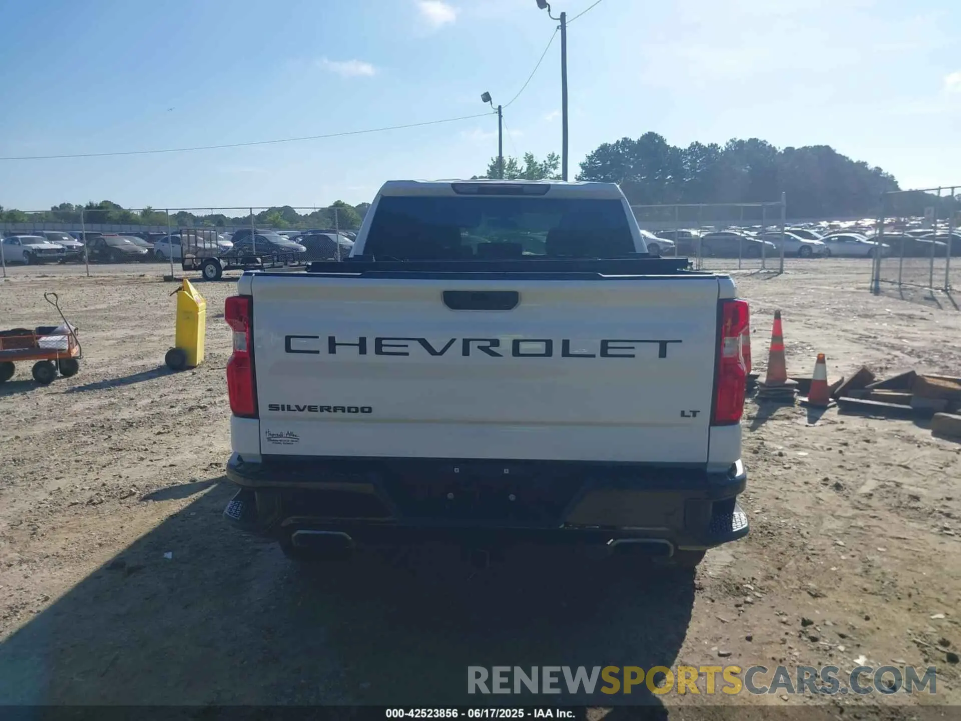 16 fotografías del automóvil dañado 1GCPYFED6LZ377549 CHEVROLET SILVERADO 2020
