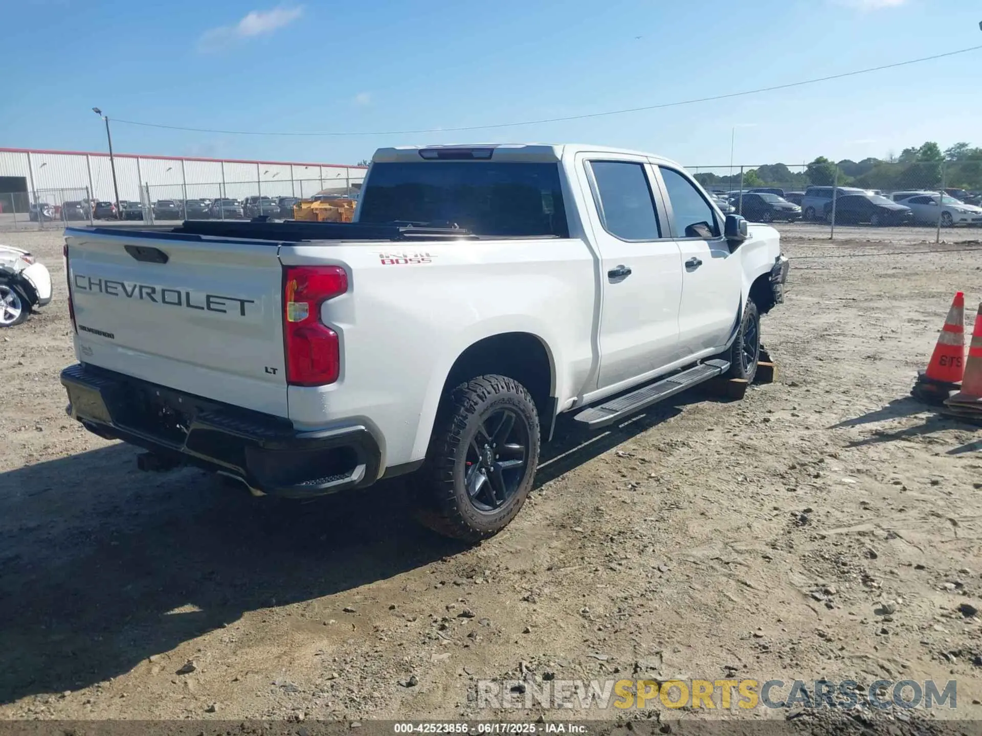4 fotografías del automóvil dañado 1GCPYFED6LZ377549 CHEVROLET SILVERADO 2020
