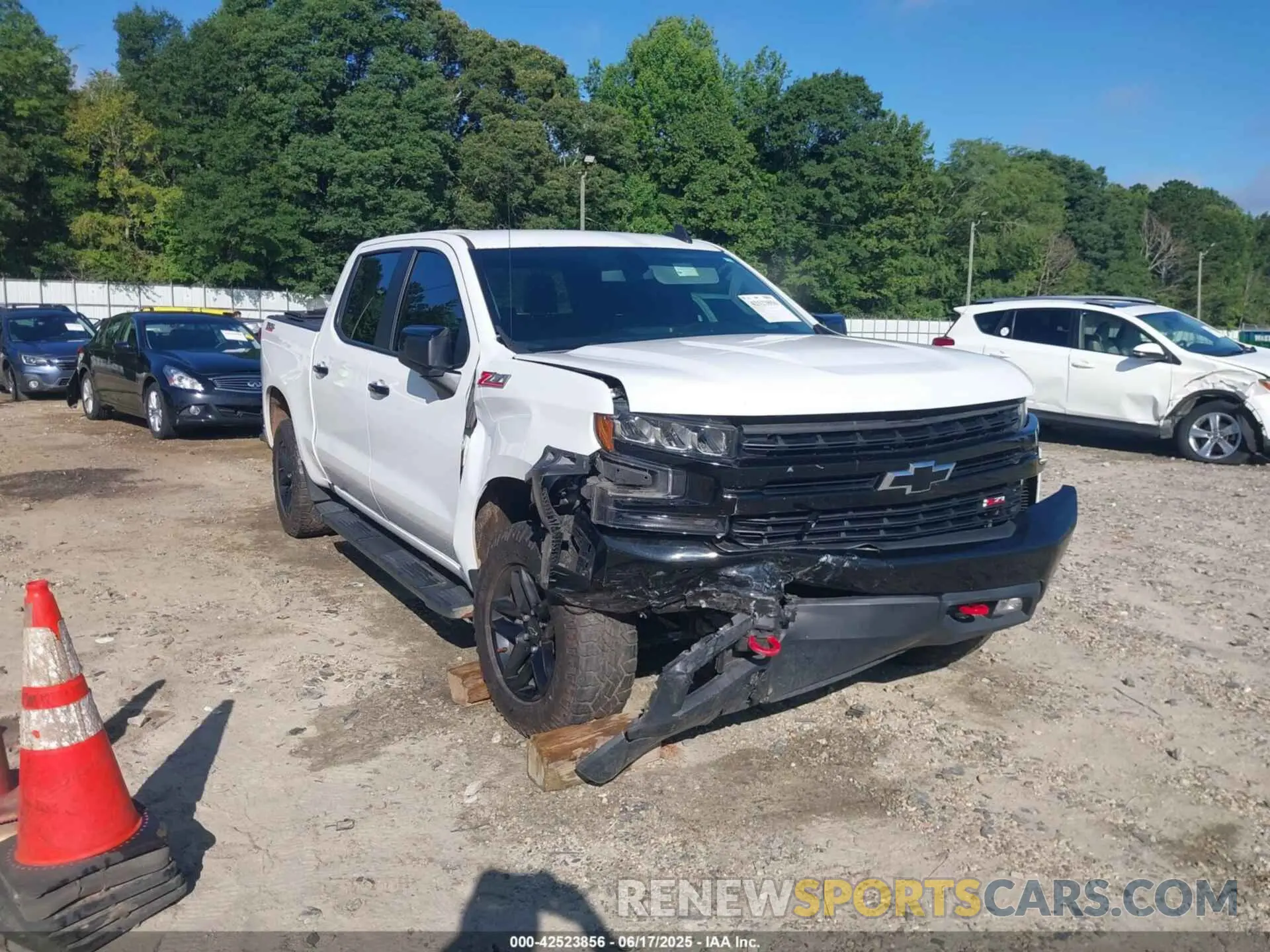 6 fotografías del automóvil dañado 1GCPYFED6LZ377549 CHEVROLET SILVERADO 2020