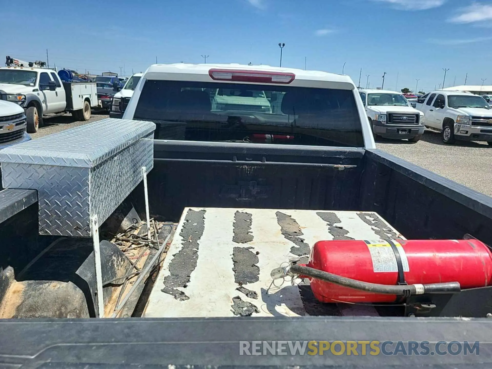 5 fotografías del automóvil dañado 1GCRYAEF3LZ192193 CHEVROLET SILVERADO 2020