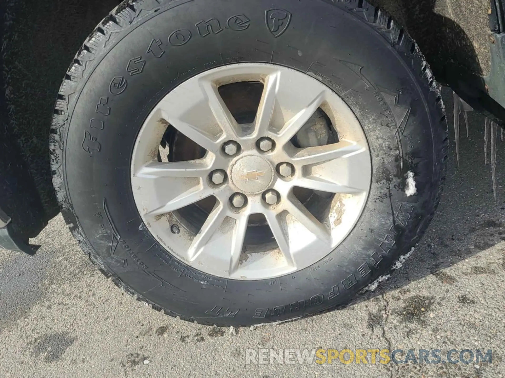 4 fotografías del automóvil dañado 1GCRYAEF5LZ265323 CHEVROLET SILVERADO 2020