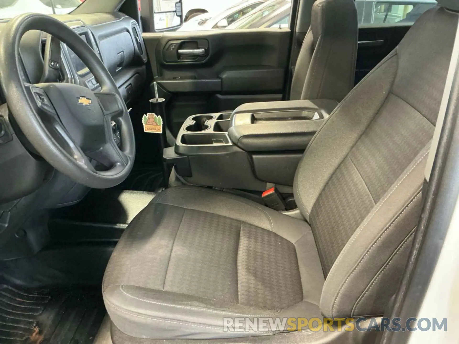 33 fotografías del automóvil dañado 1GC2YLE75MF141044 CHEVROLET SILVERADO 2021