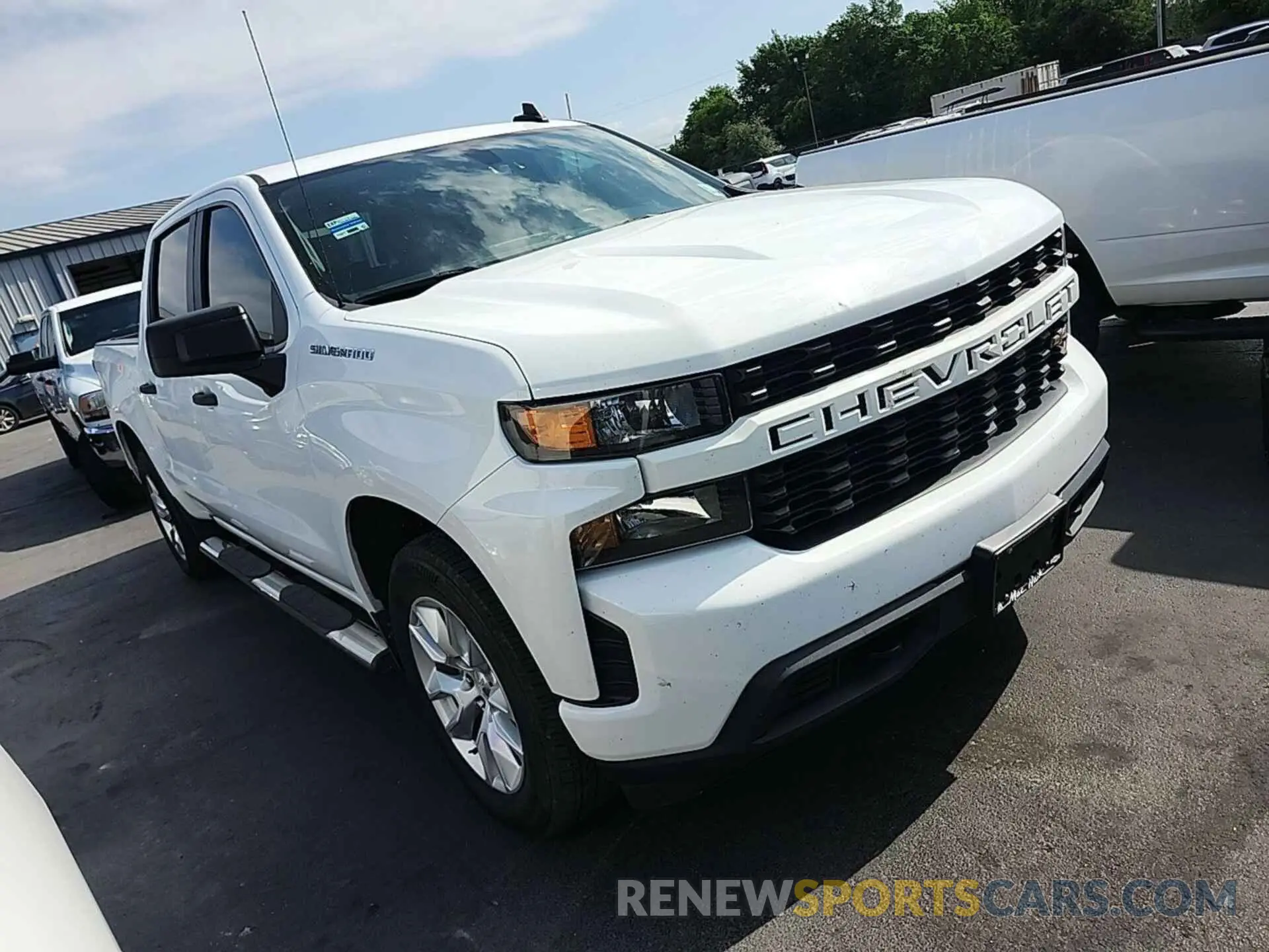 3 fotografías del automóvil dañado 1GCPWBEK1MZ261562 CHEVROLET SILVERADO 2021