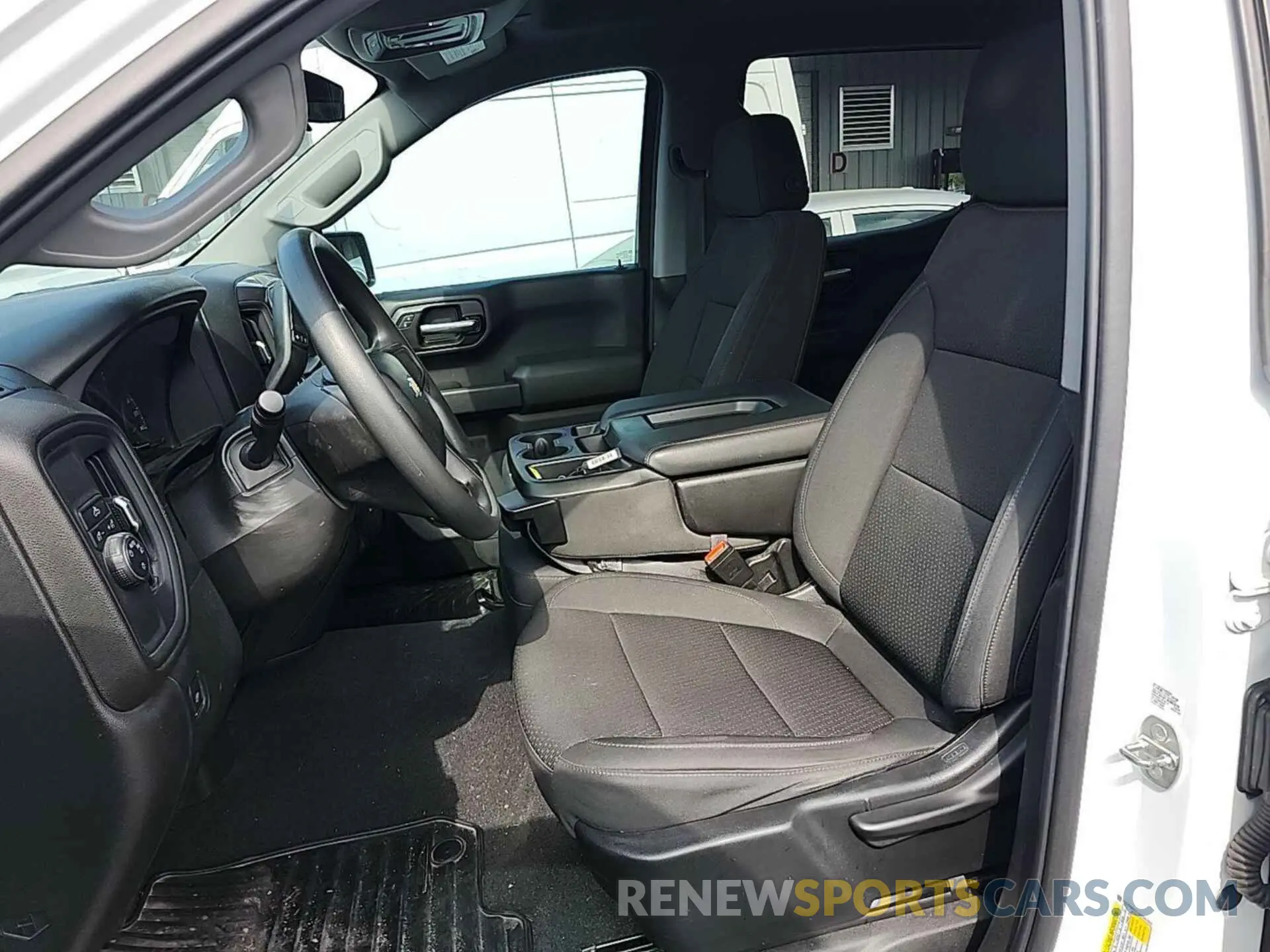 4 fotografías del automóvil dañado 1GCPWBEK1MZ261562 CHEVROLET SILVERADO 2021