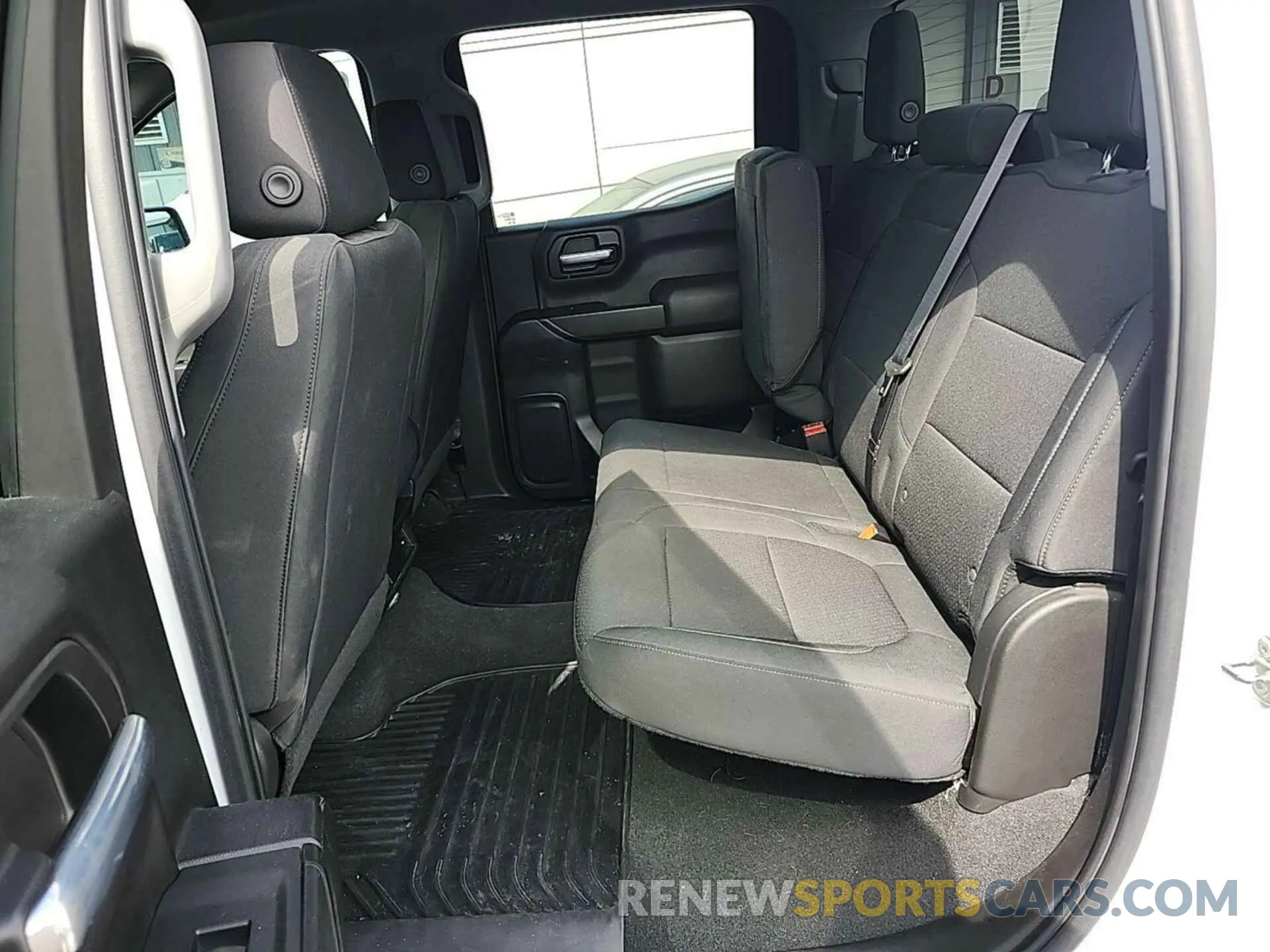 5 fotografías del automóvil dañado 1GCPWBEK1MZ261562 CHEVROLET SILVERADO 2021