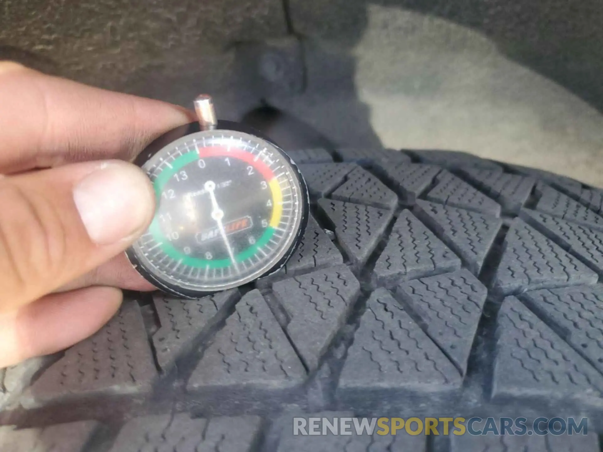 7 fotografías del automóvil dañado 1GCUYDED9MZ101777 CHEVROLET SILVERADO 2021