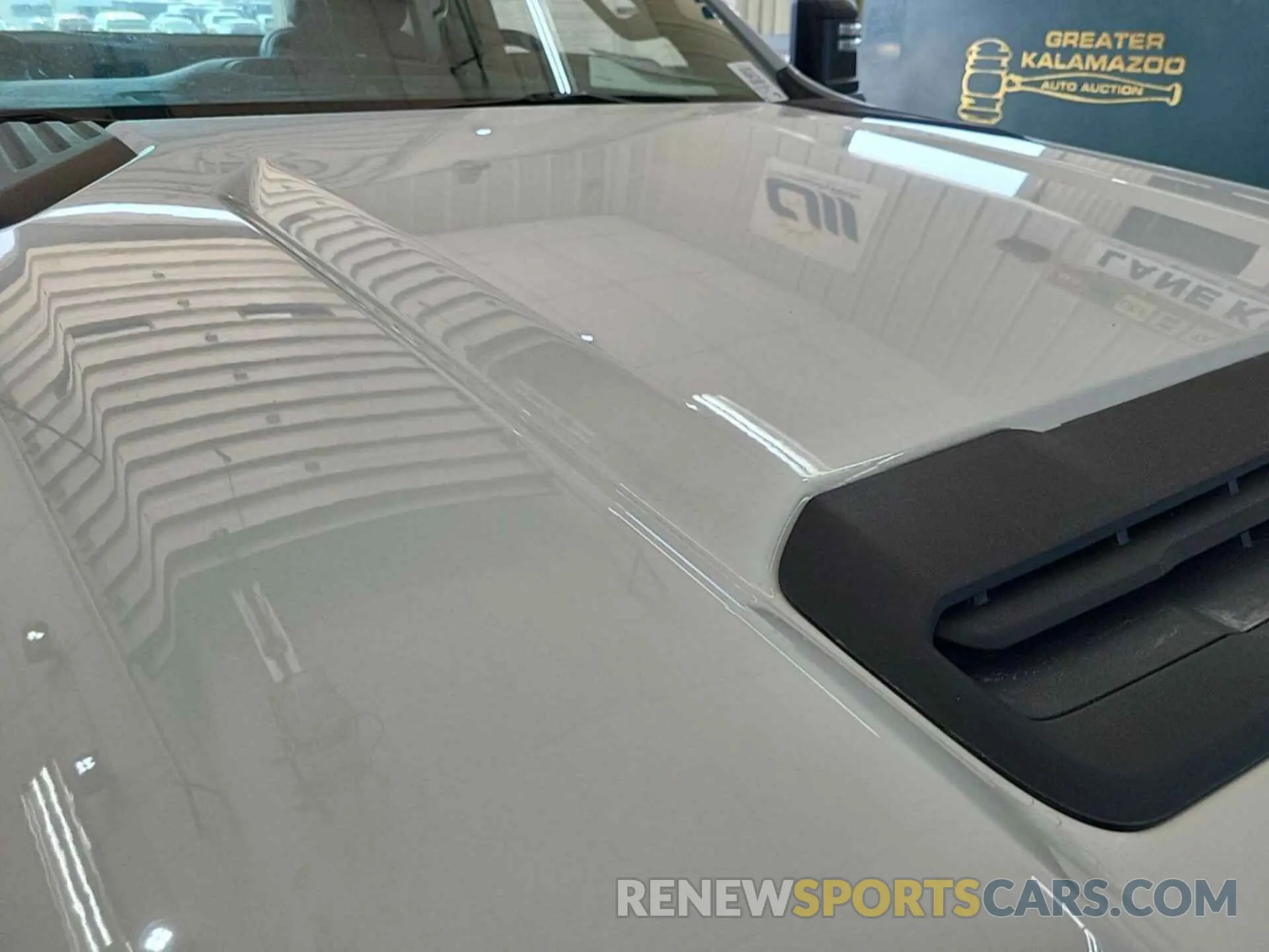 15 fotografías del automóvil dañado 1GC0YLE70NF339135 CHEVROLET SILVERADO 2022