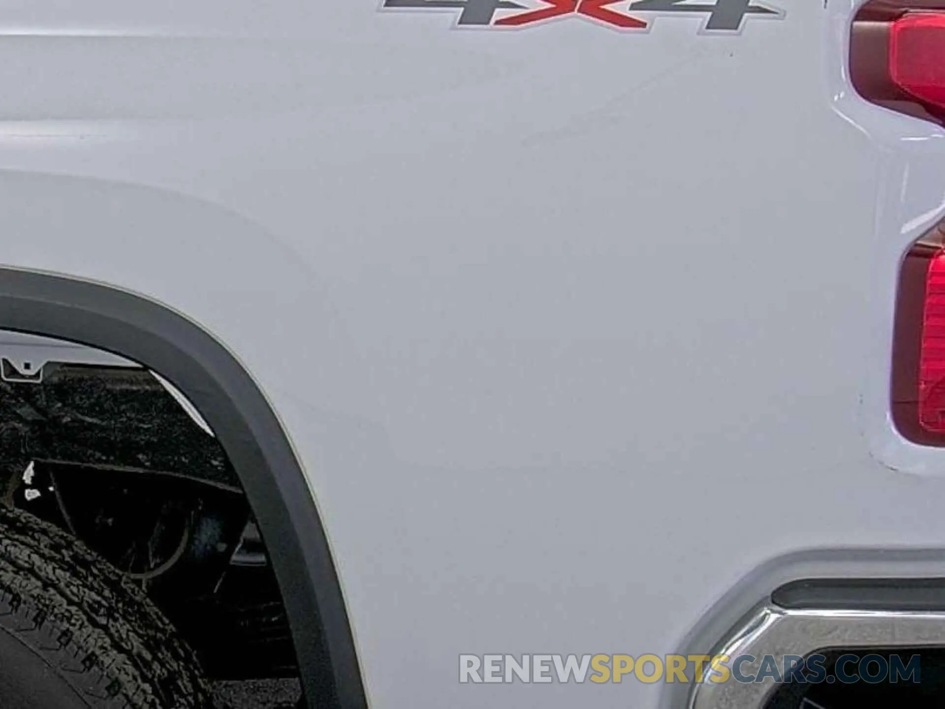 23 fotografías del automóvil dañado 1GC0YLE70NF339135 CHEVROLET SILVERADO 2022