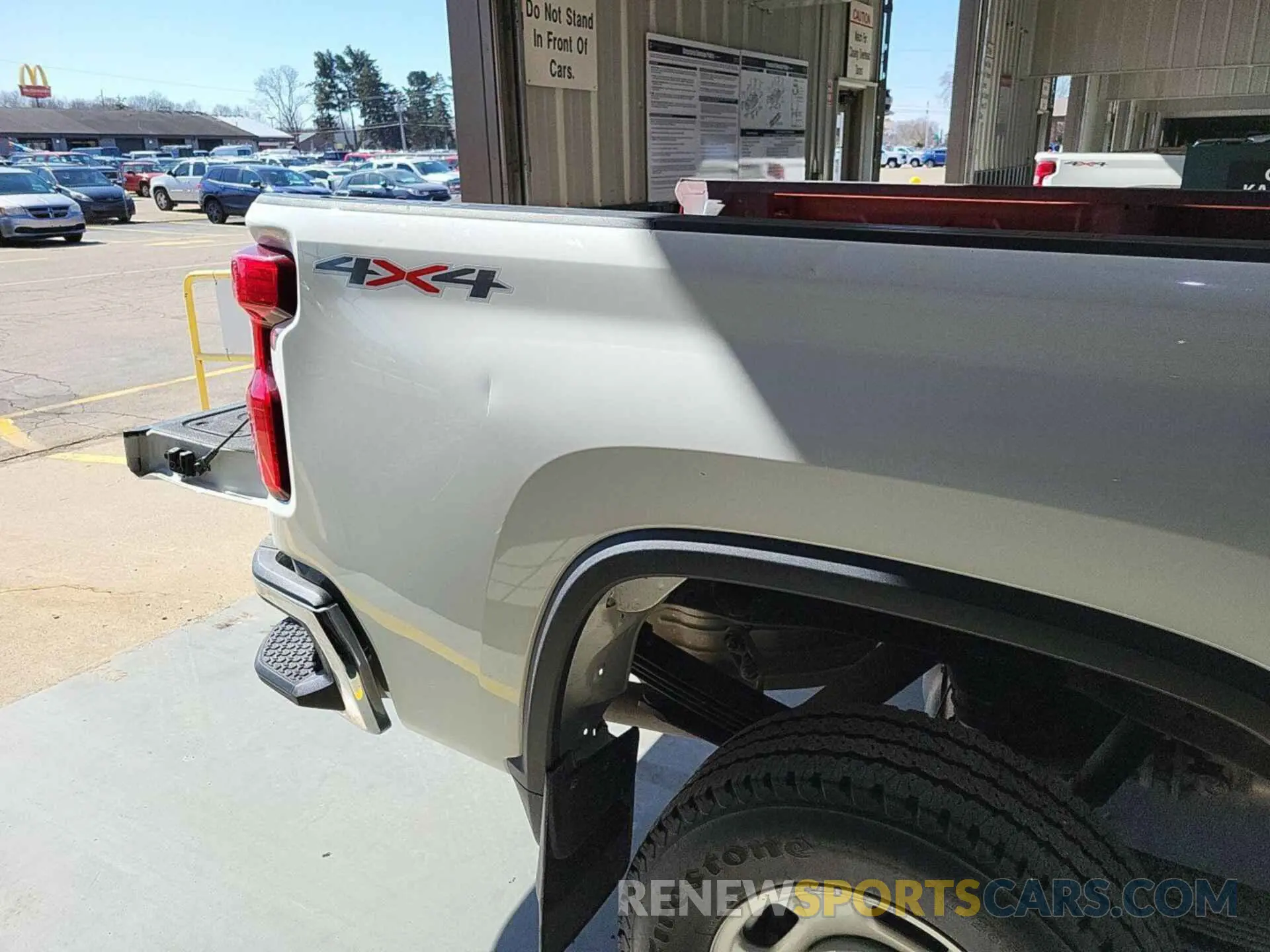 7 fotografías del automóvil dañado 1GC0YLE70NF339135 CHEVROLET SILVERADO 2022