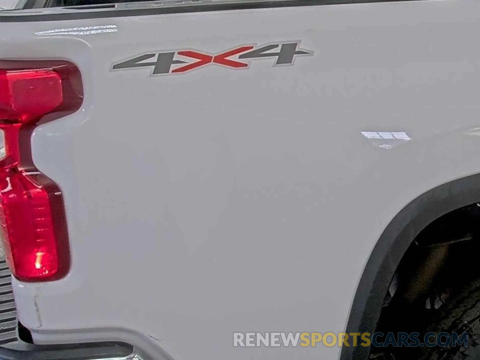 5 fotografías del automóvil dañado 1GC0YLE77NF338080 CHEVROLET SILVERADO 2022