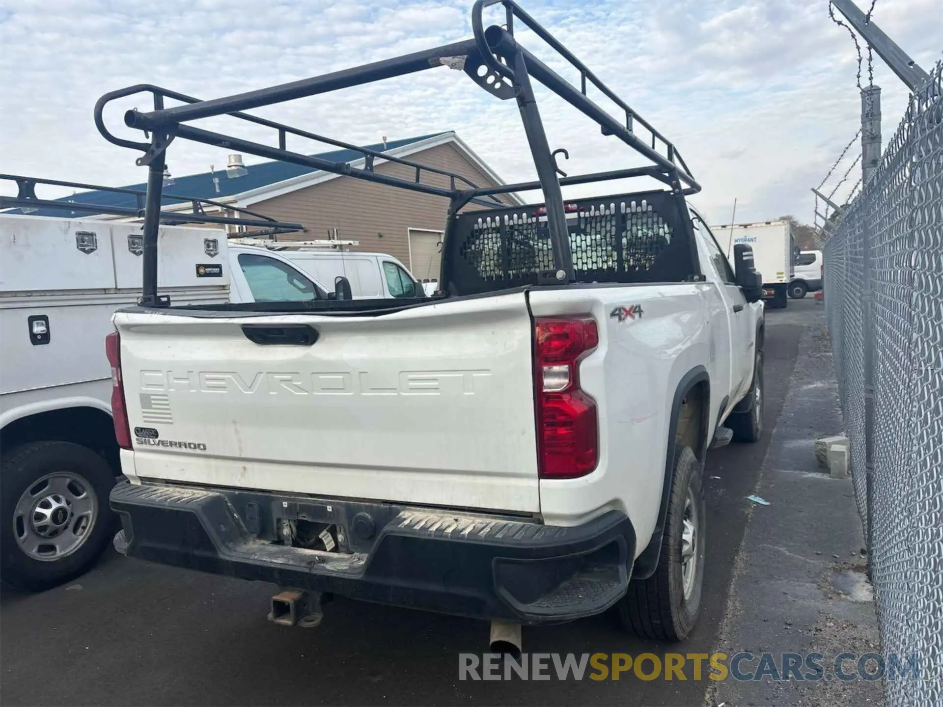 18 fotografías del automóvil dañado 1GC0YLE79NF214814 CHEVROLET SILVERADO 2022