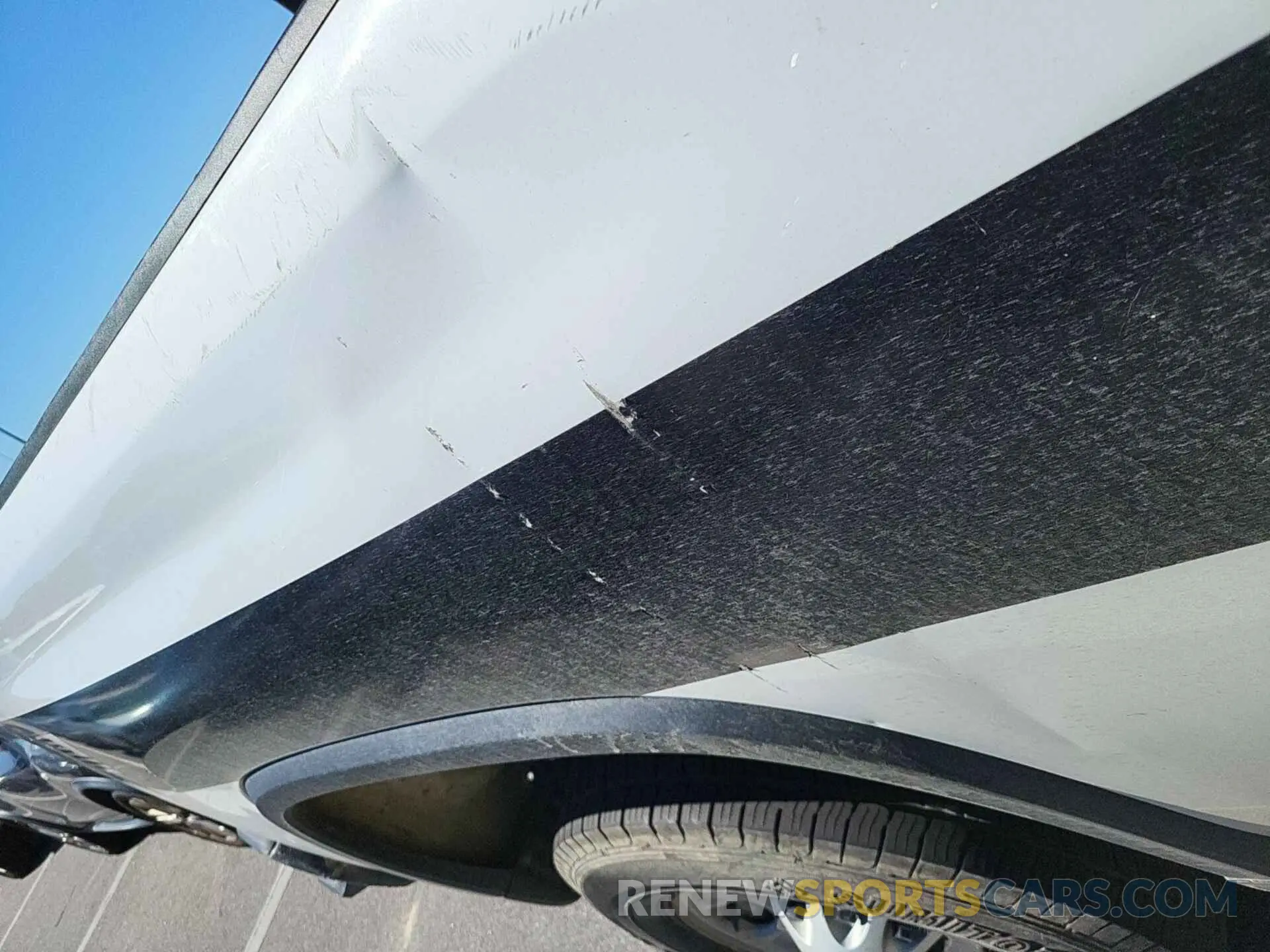 28 fotografías del automóvil dañado 1GC0YLE79NF214814 CHEVROLET SILVERADO 2022