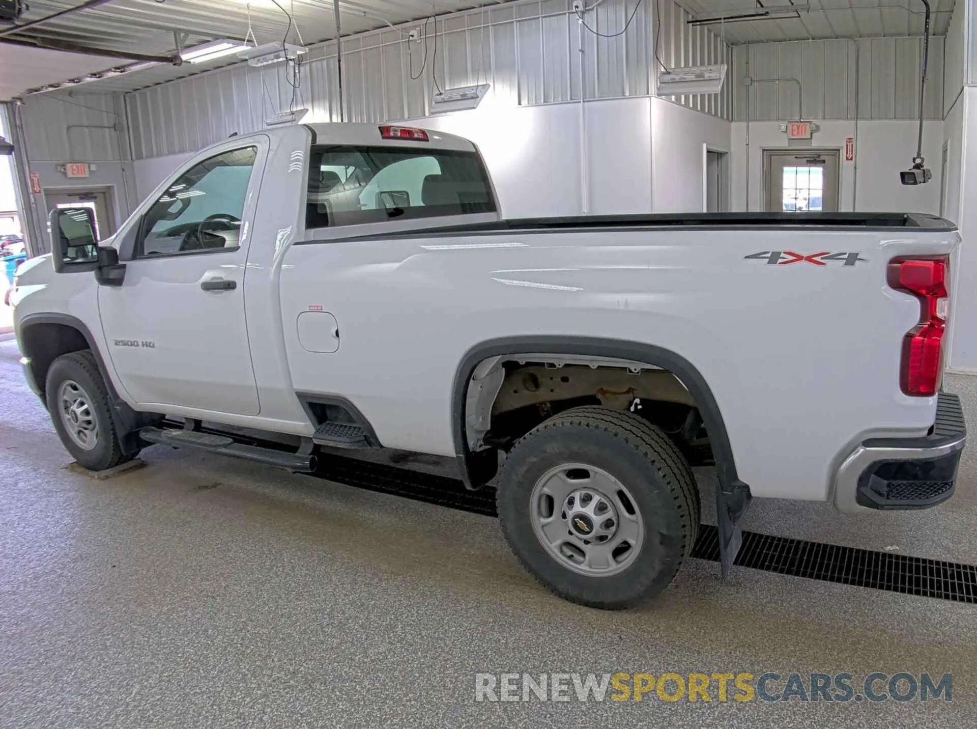 13 fotografías del automóvil dañado 1GC0YLE79NF348805 CHEVROLET SILVERADO 2022