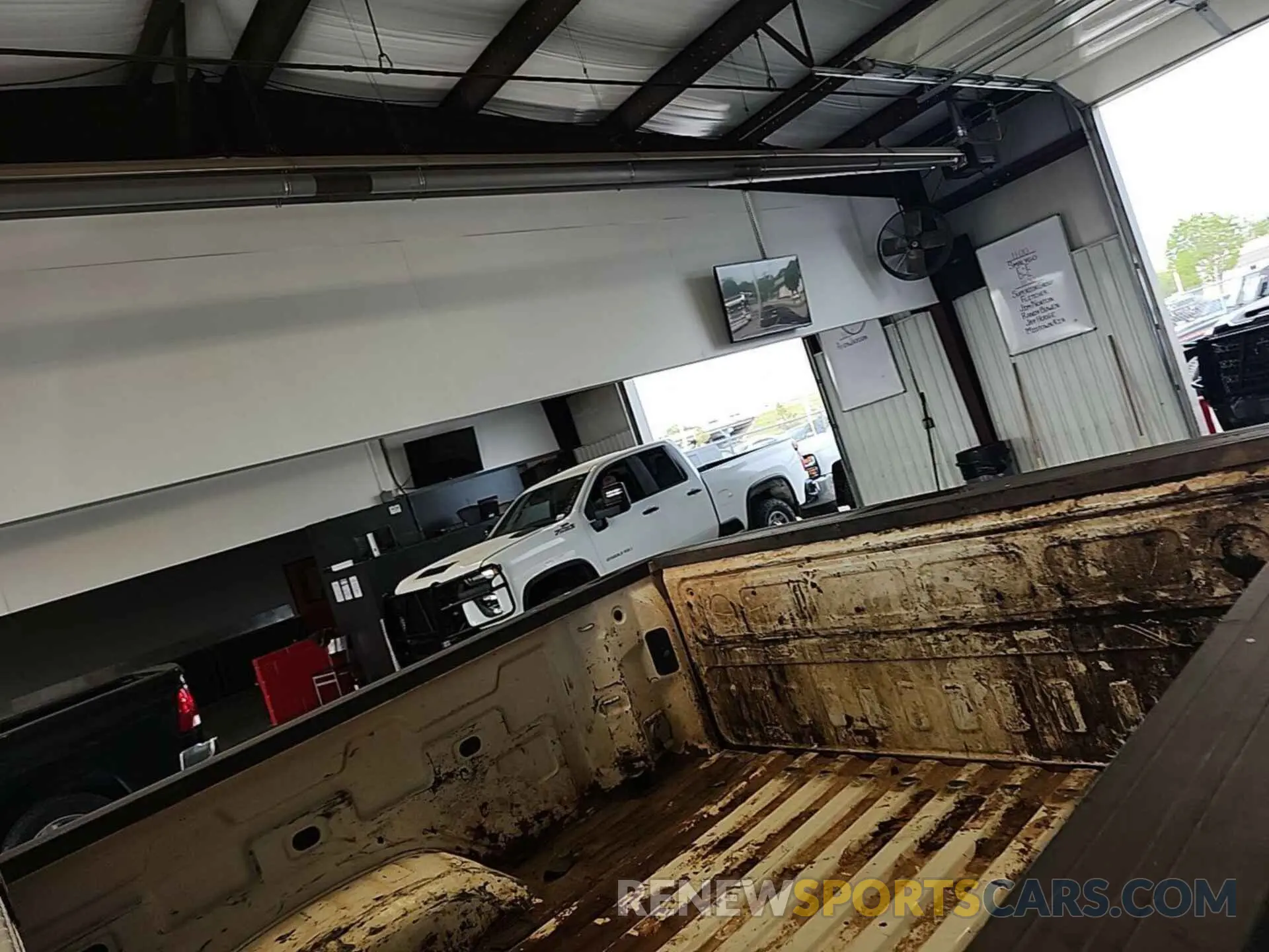 4 fotografías del automóvil dañado 1GC2YLE71NF184801 CHEVROLET SILVERADO 2022