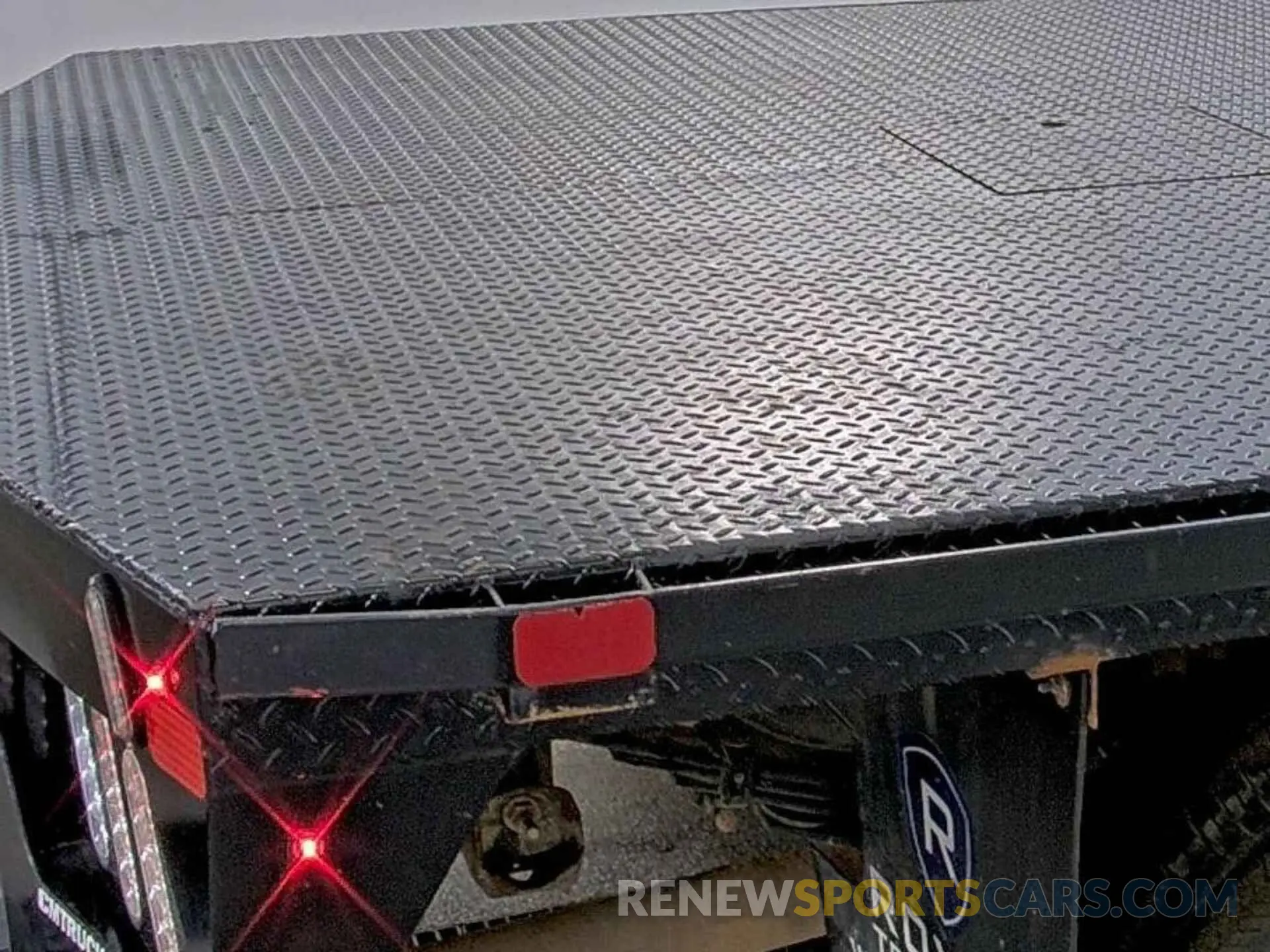 2 fotografías del automóvil dañado 1GB3WRE75PF158576 CHEVROLET SILVERADO 2023