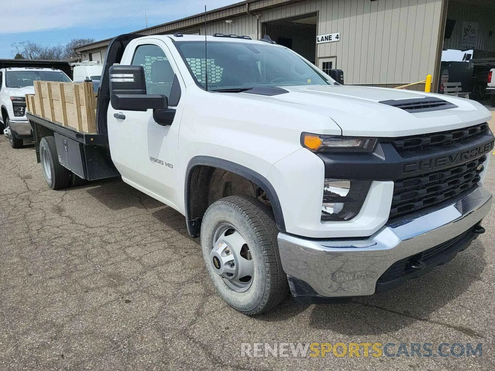4 fotografías del automóvil dañado 1GB3YSE70PF217860 CHEVROLET SILVERADO 2023