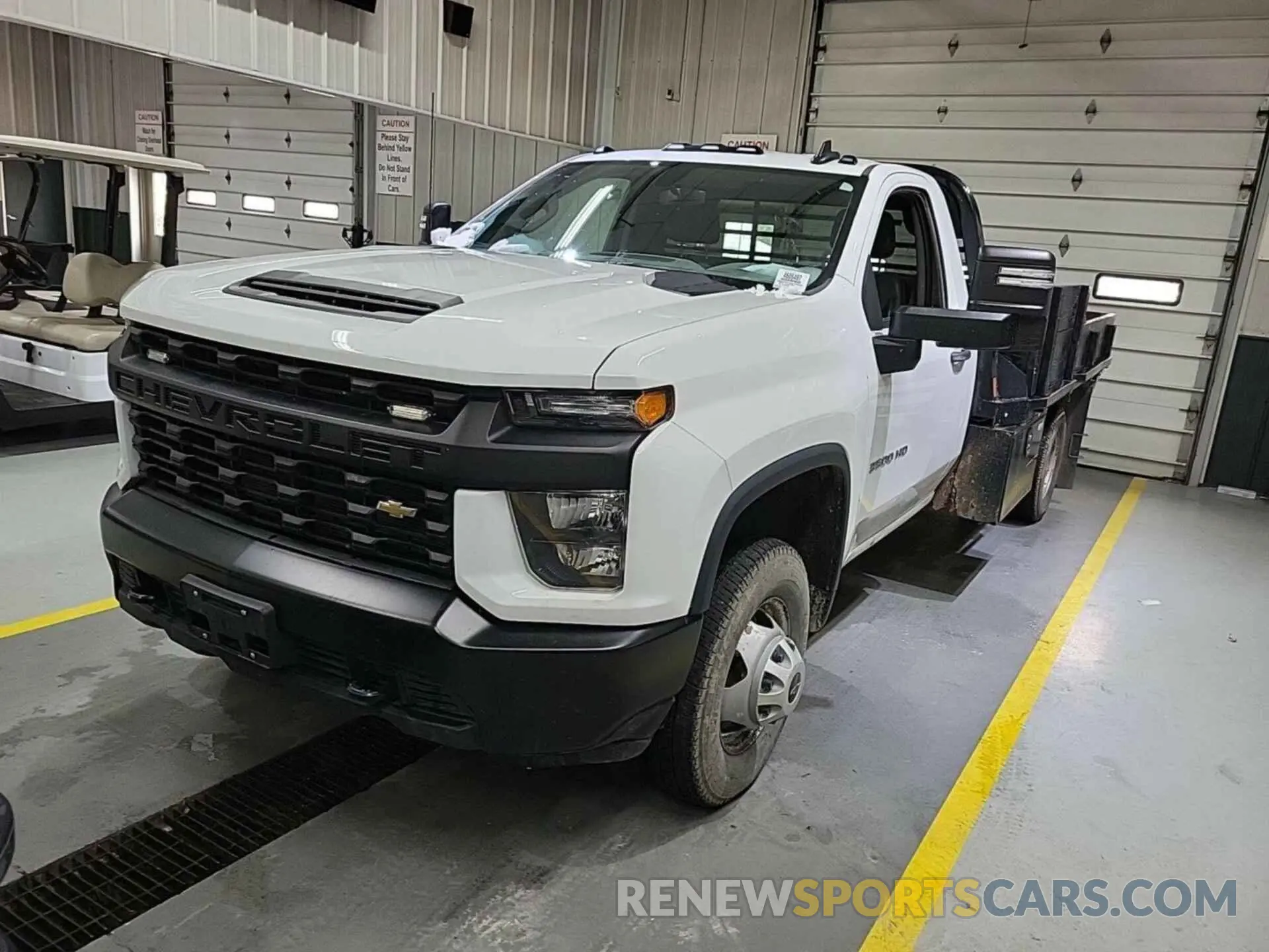 2 fotografías del automóvil dañado 1GB3YSE74PF120242 CHEVROLET SILVERADO 2023