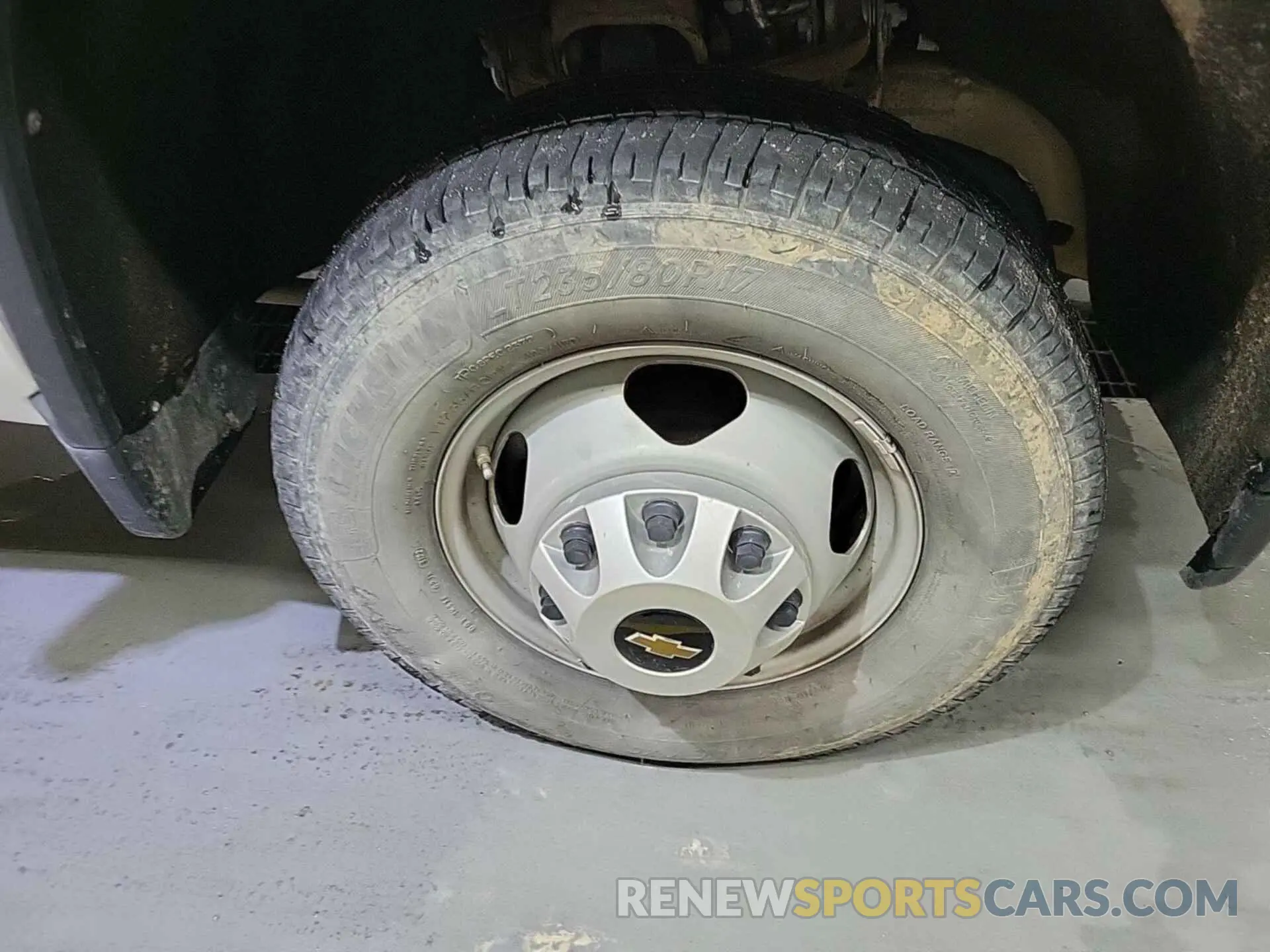 3 fotografías del automóvil dañado 1GB3YSE74PF120242 CHEVROLET SILVERADO 2023