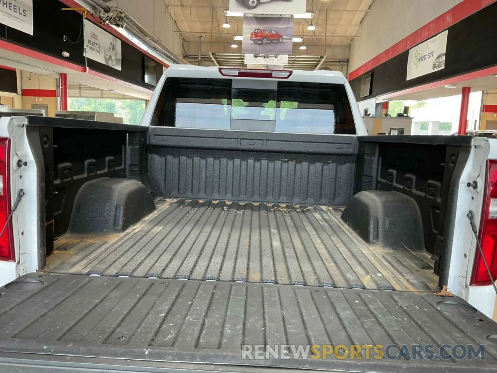 10 fotografías del automóvil dañado 1GCUDGE88PZ131311 CHEVROLET SILVERADO 2023