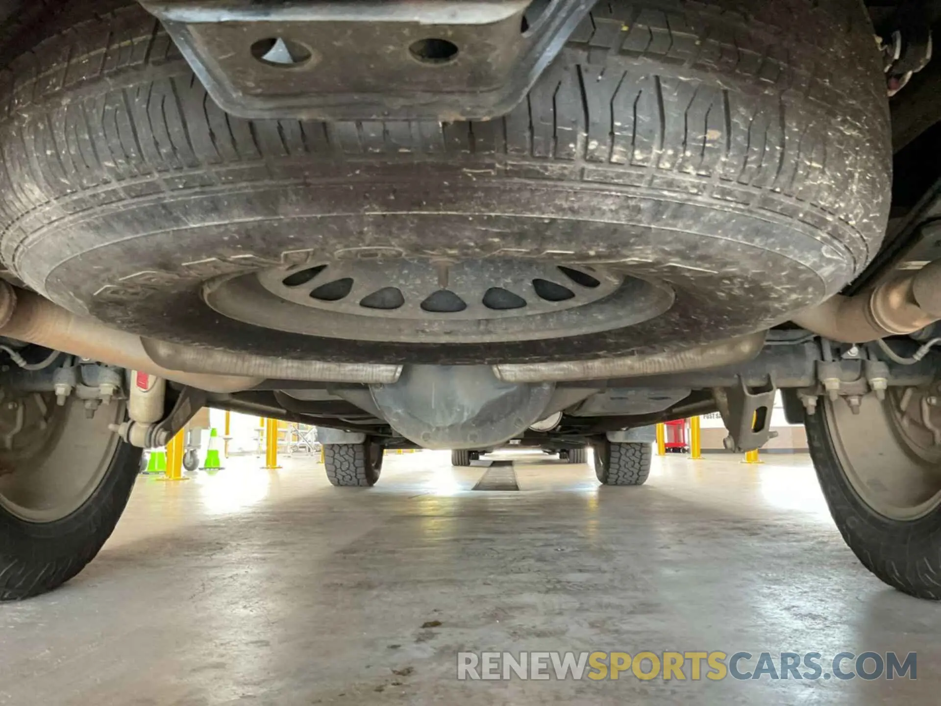 14 fotografías del automóvil dañado 1GCUDGE88PZ131311 CHEVROLET SILVERADO 2023