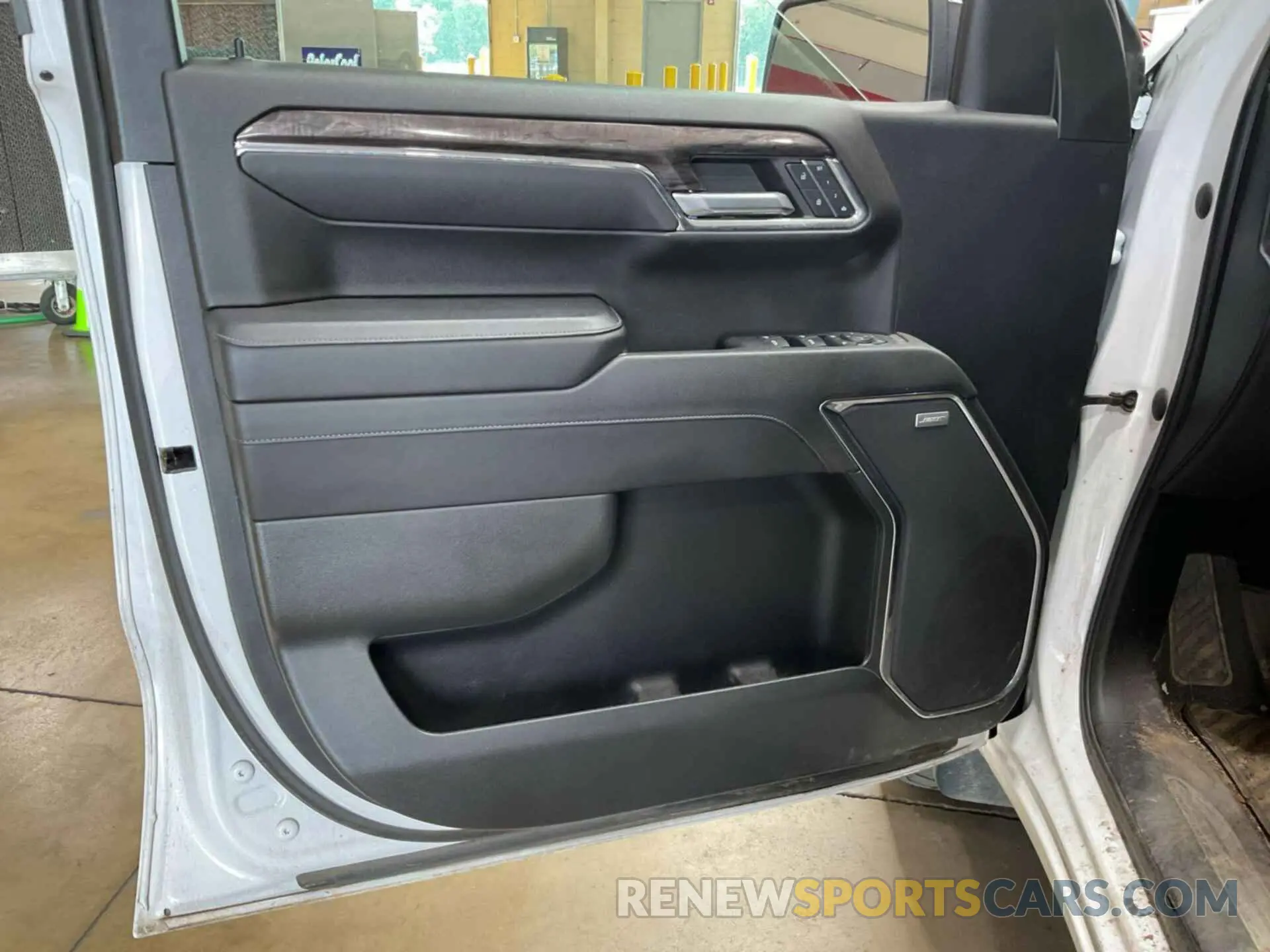 8 fotografías del automóvil dañado 1GCUDGE88PZ131311 CHEVROLET SILVERADO 2023